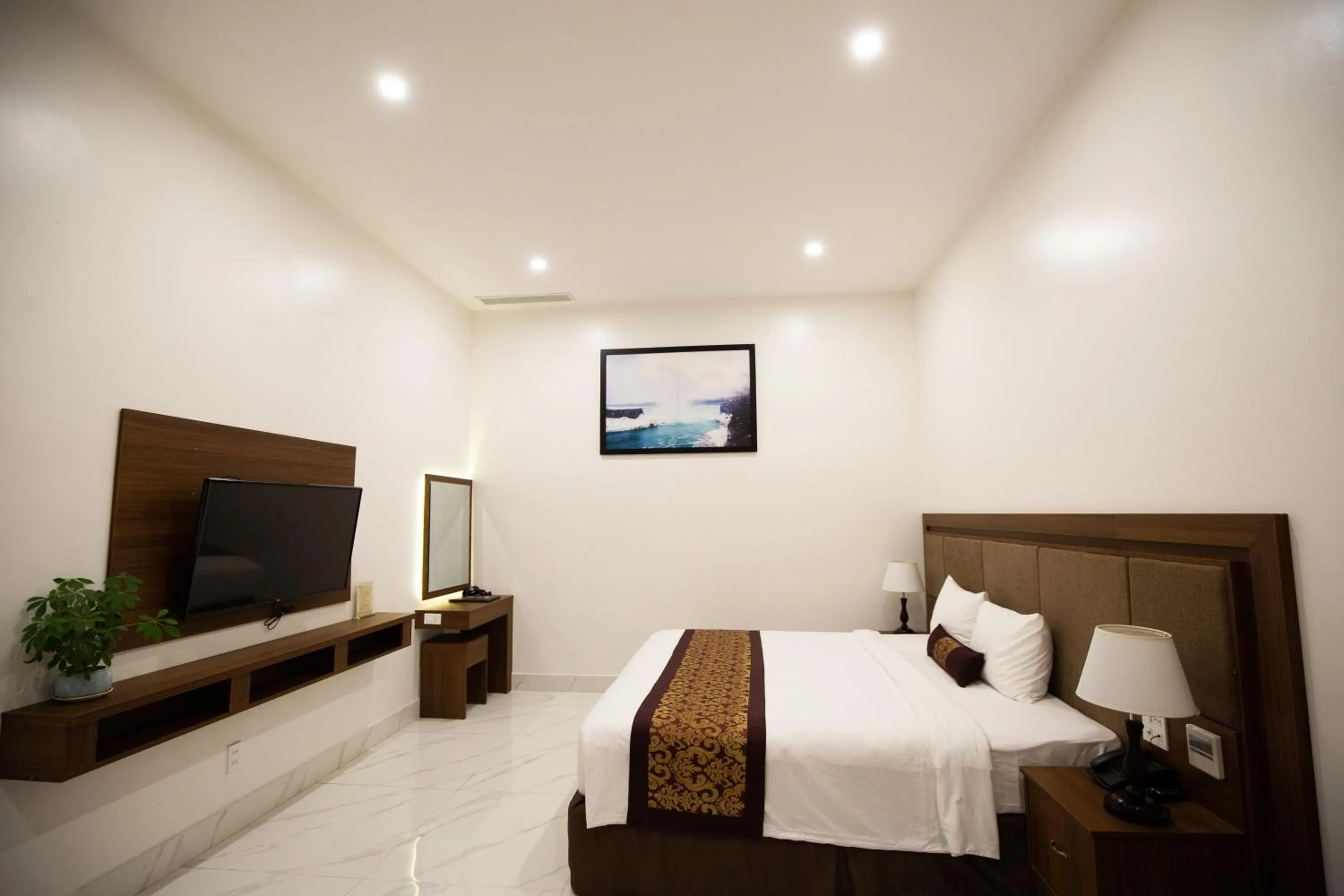 Bedroom, Bed in Nhat Quang Hotel