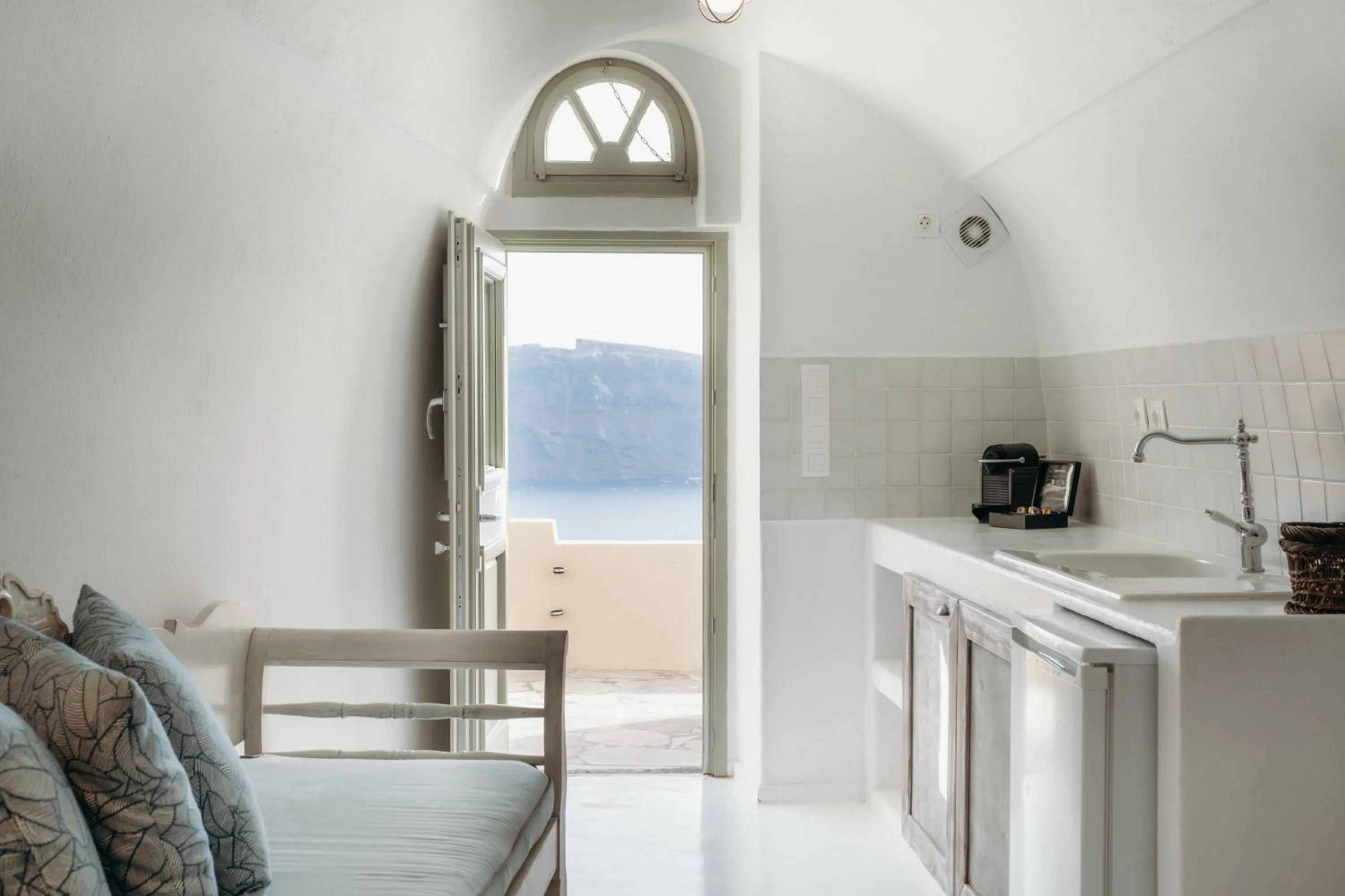 Coffee/tea facilities in Nano Oia Villas