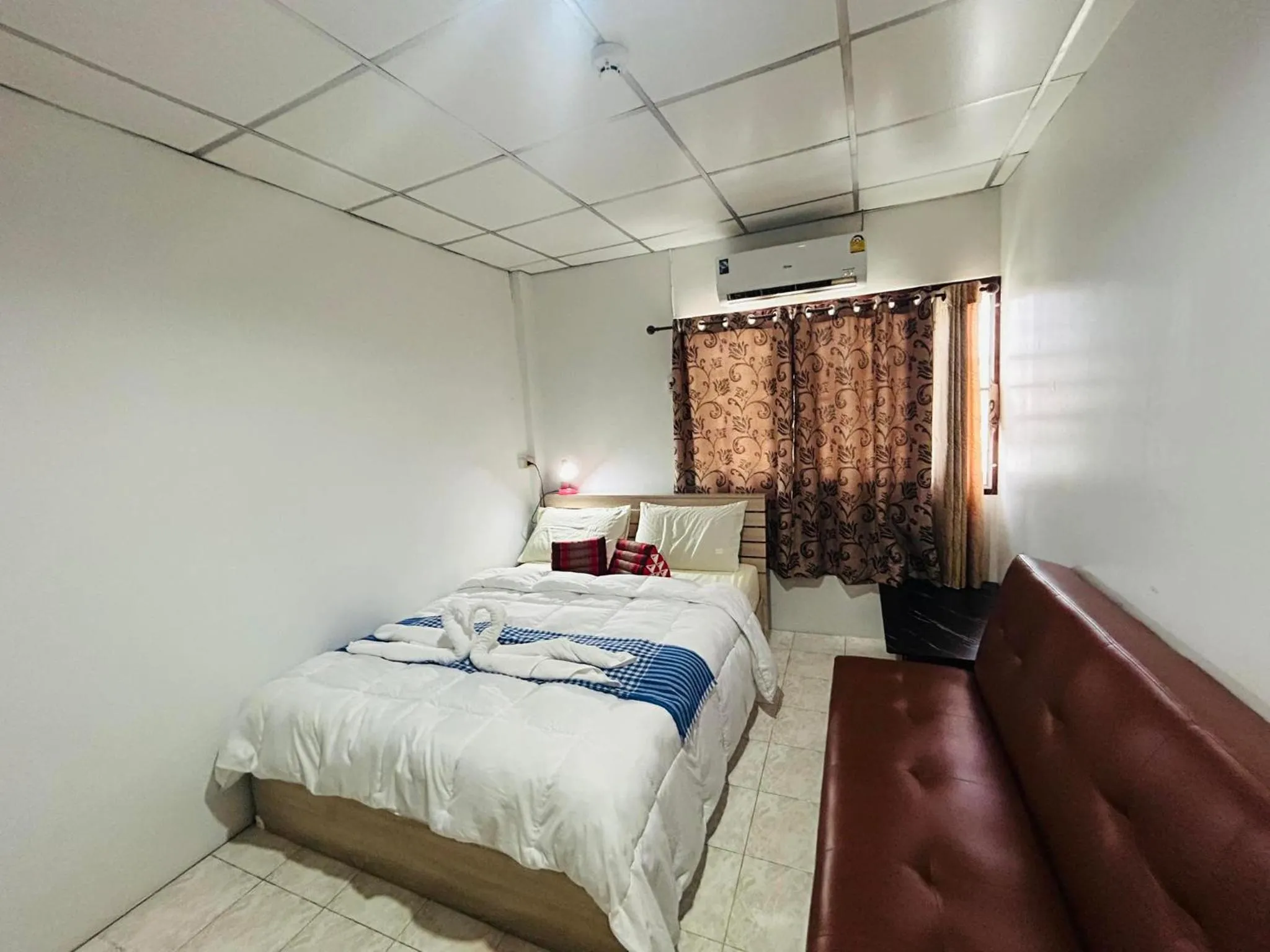Photo of the whole room, Bed in Noot's Guesthouse