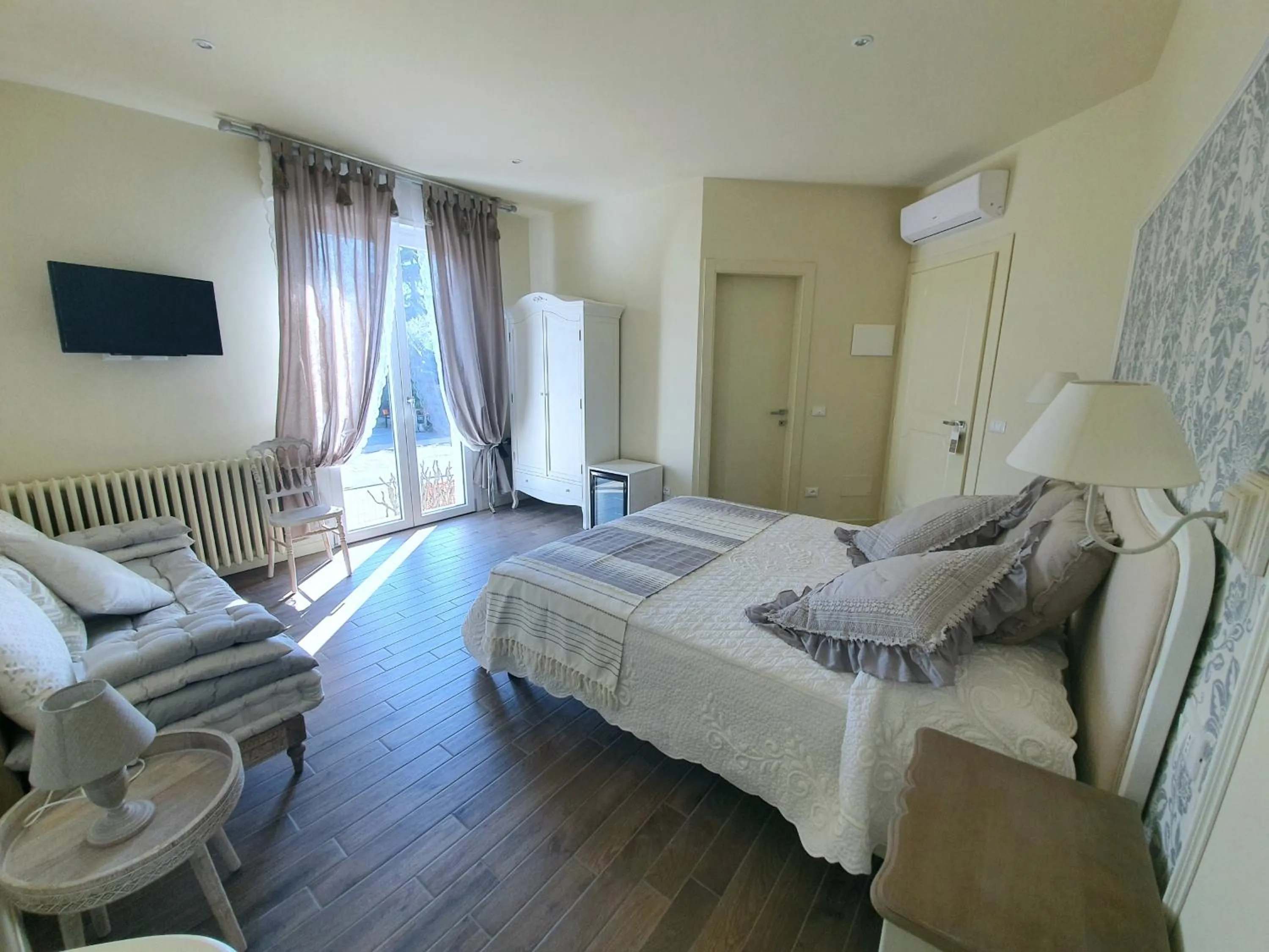 Photo of the whole room, Bed in Romantic Home
