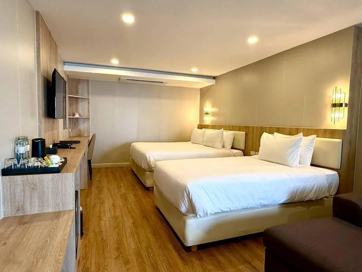 Bed in Golden Jomtien Beach Hotel