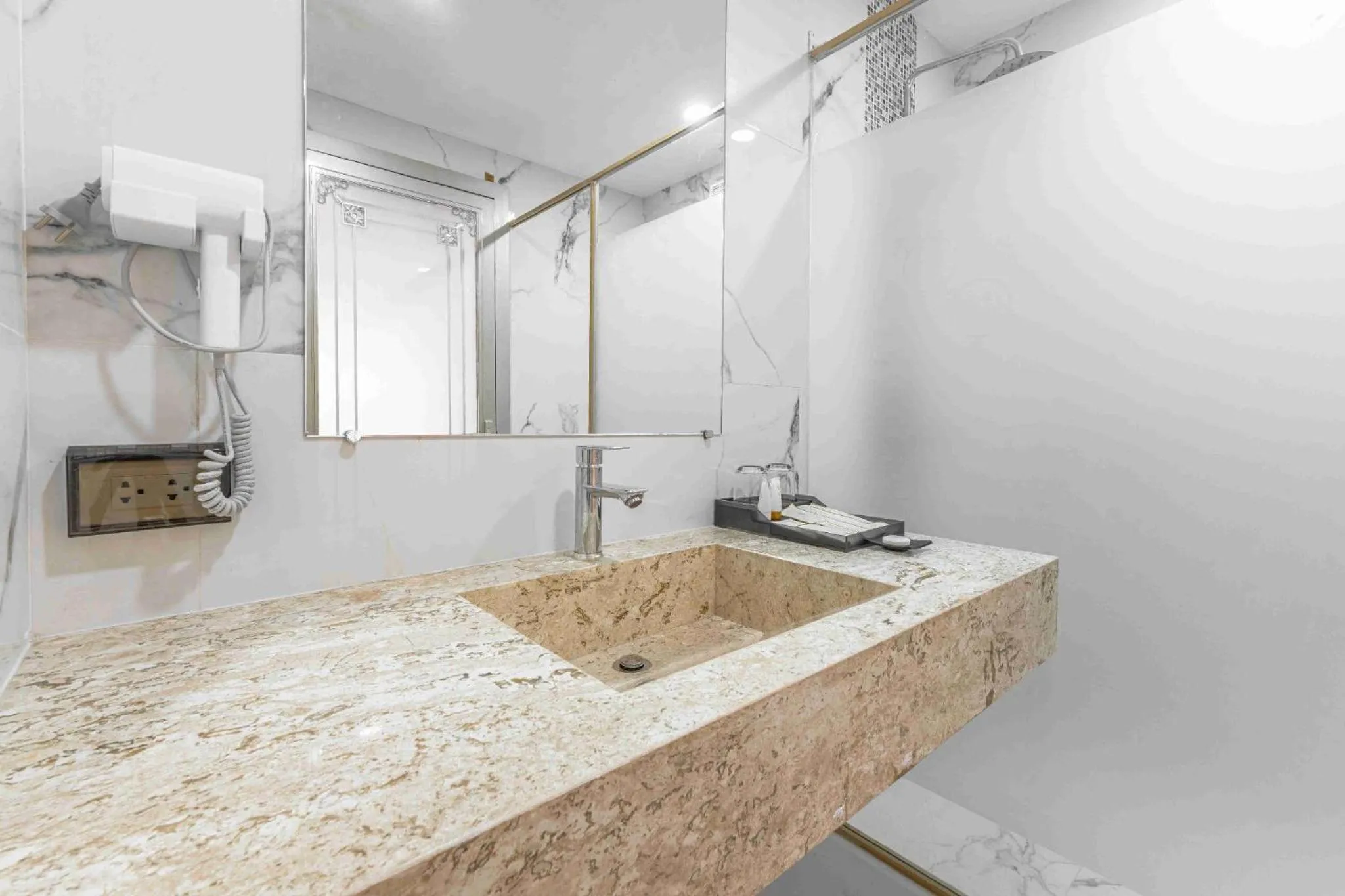 Bathroom in Golden Jomtien Beach Hotel