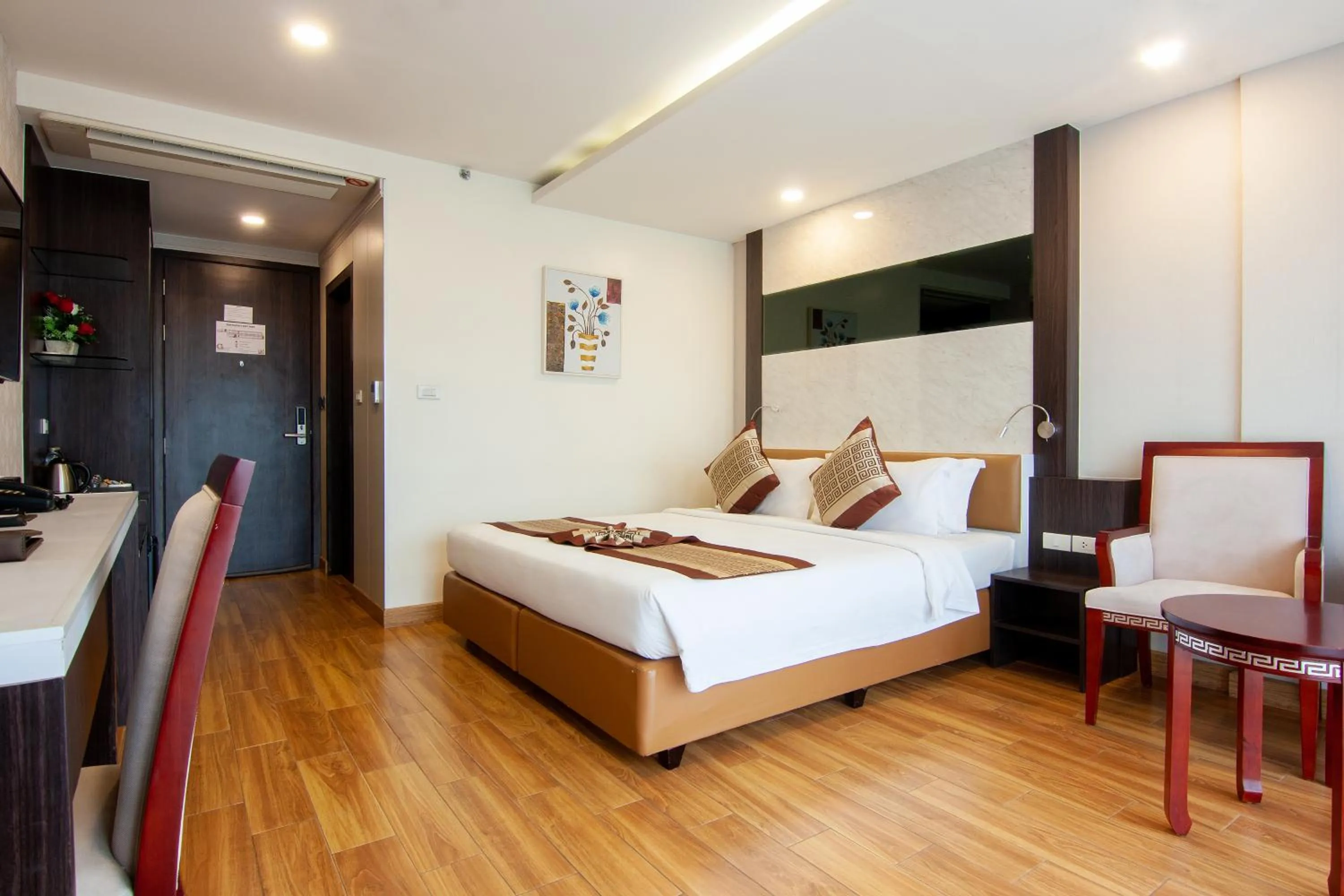 Bed in Golden Jomtien Beach Hotel