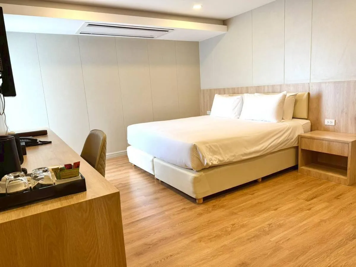 Bed in Golden Jomtien Beach Hotel