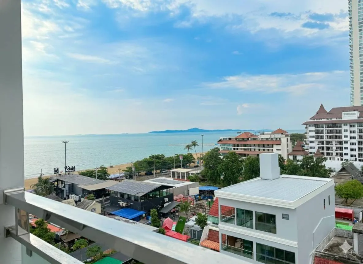 Balcony/Terrace in Golden Jomtien Beach Hotel