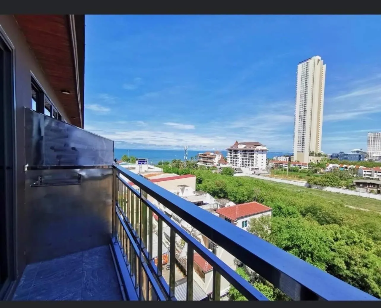 Balcony/Terrace in Golden Jomtien Beach Hotel
