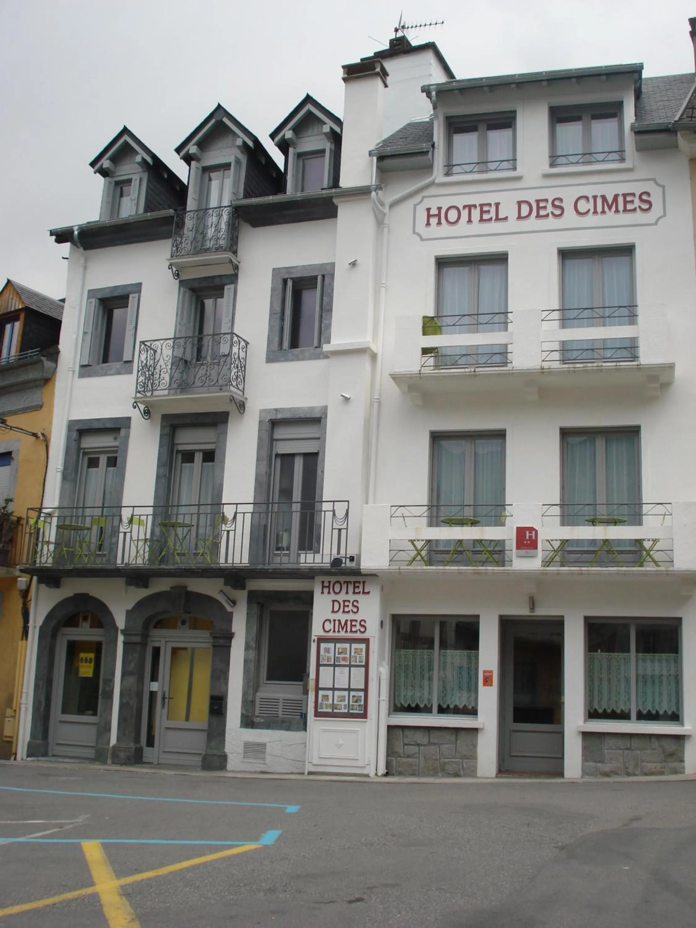 Property building in Hôtel des Cimes