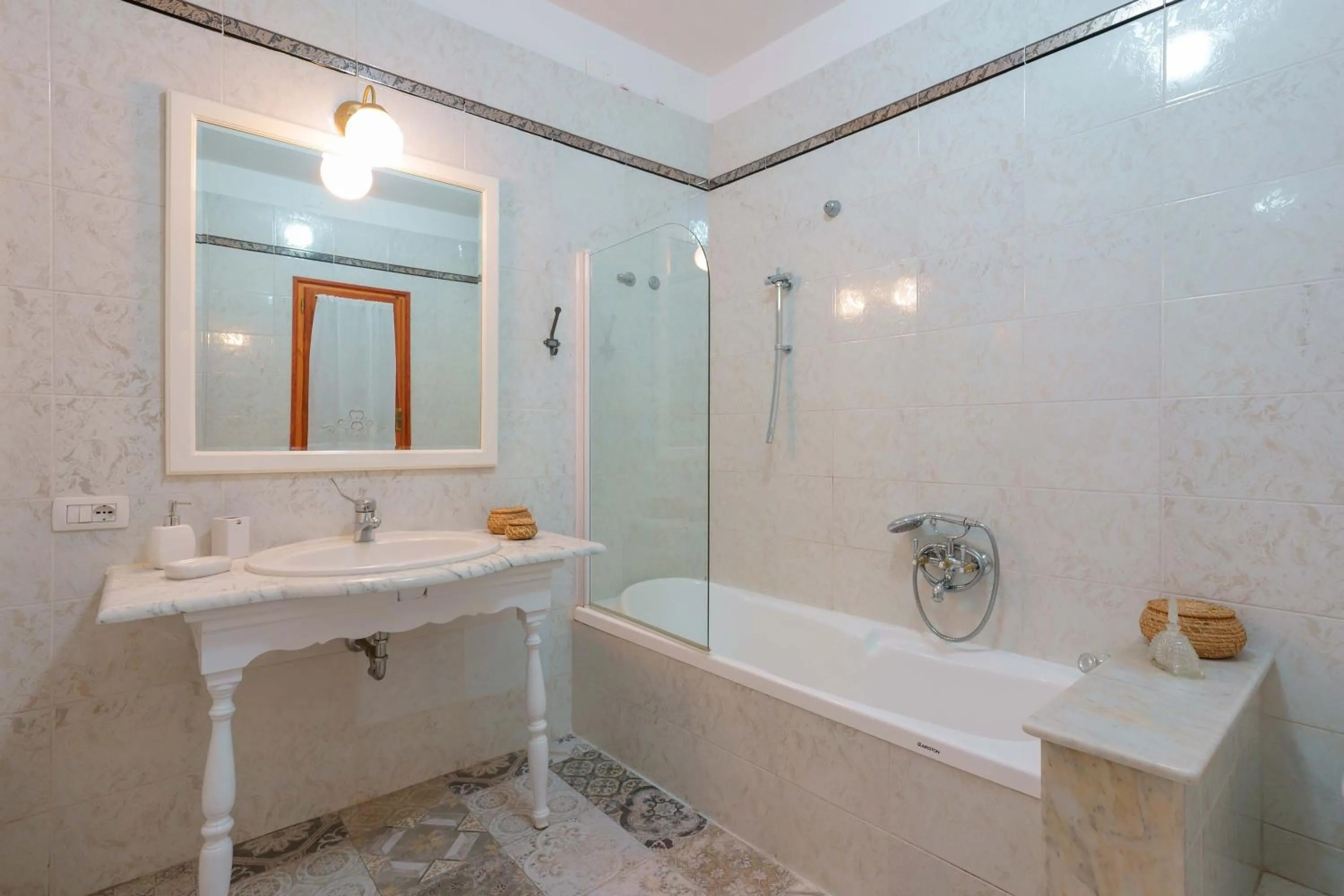 Bathroom in BB 1987 Pula