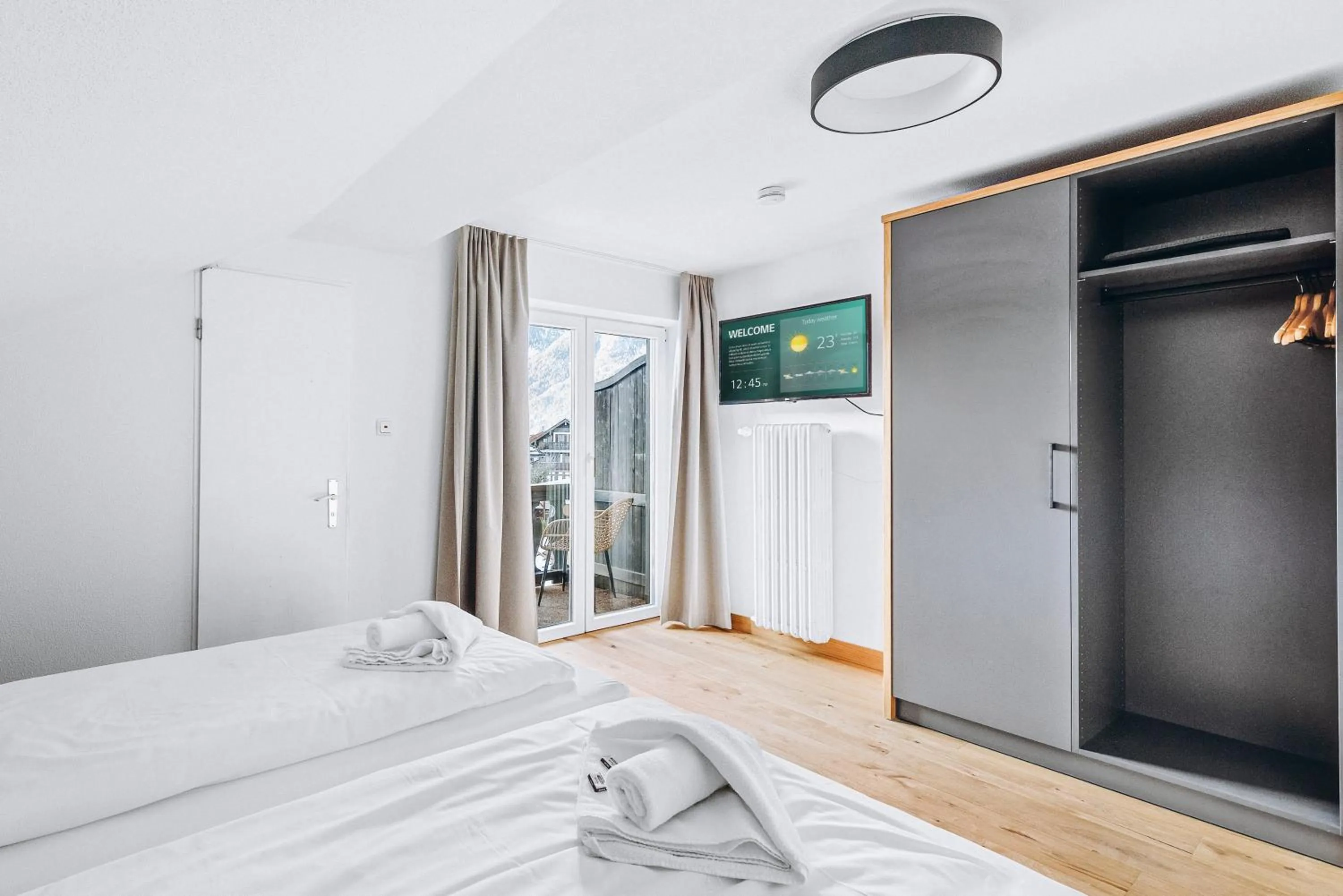 Photo of the whole room, Bed in Weidegg - Hotel Garni