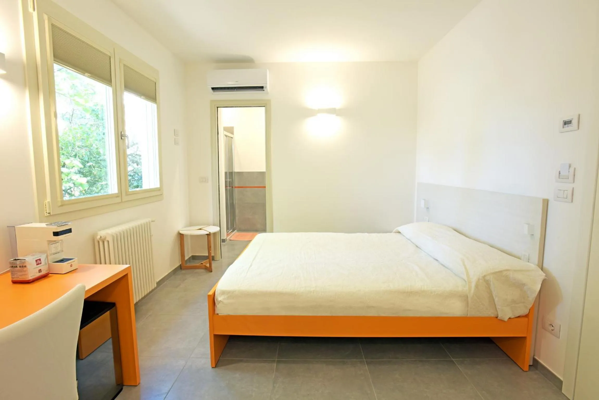 Photo of the whole room, Bed in Rose Canine B&B