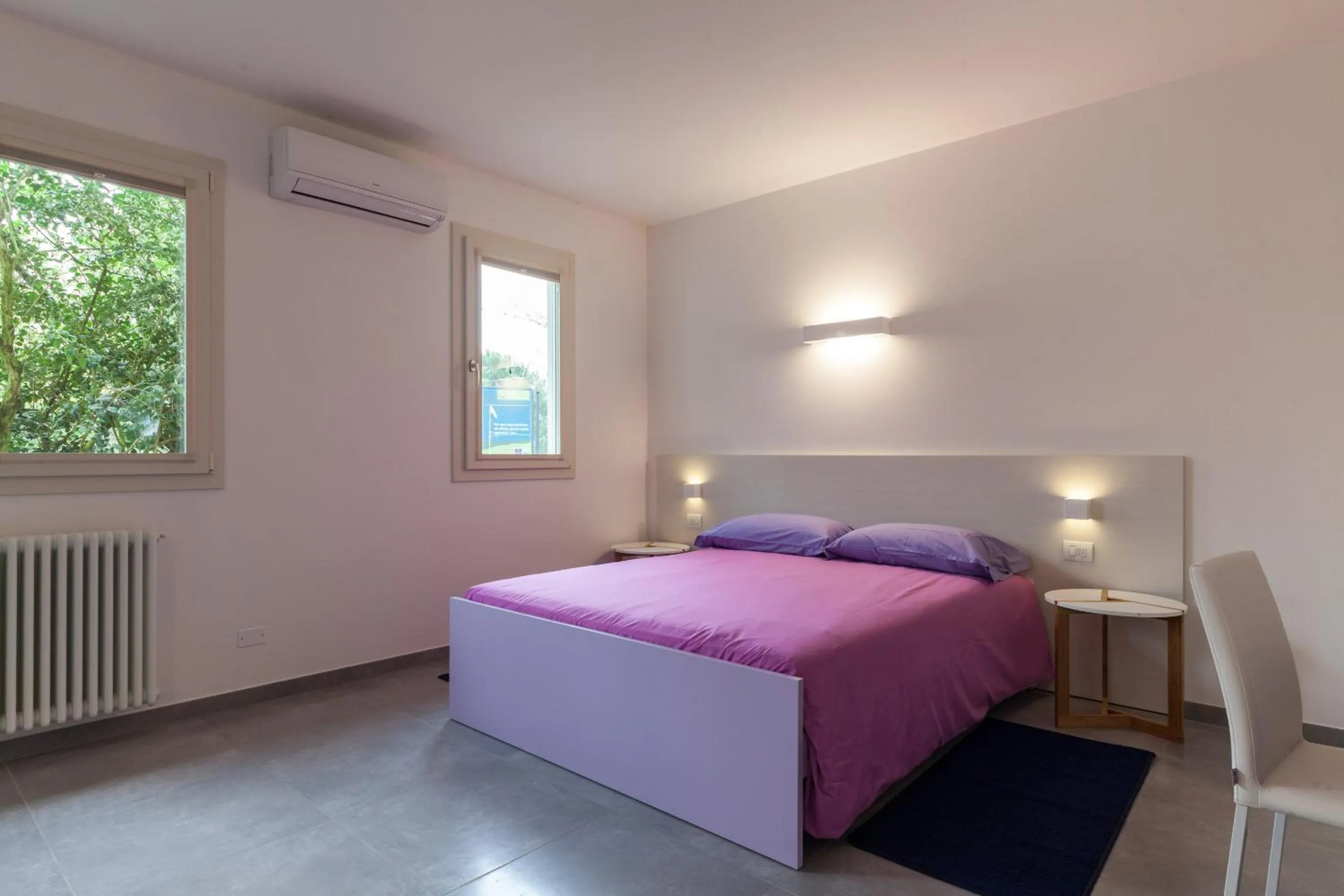 Photo of the whole room, Bed in Rose Canine B&B