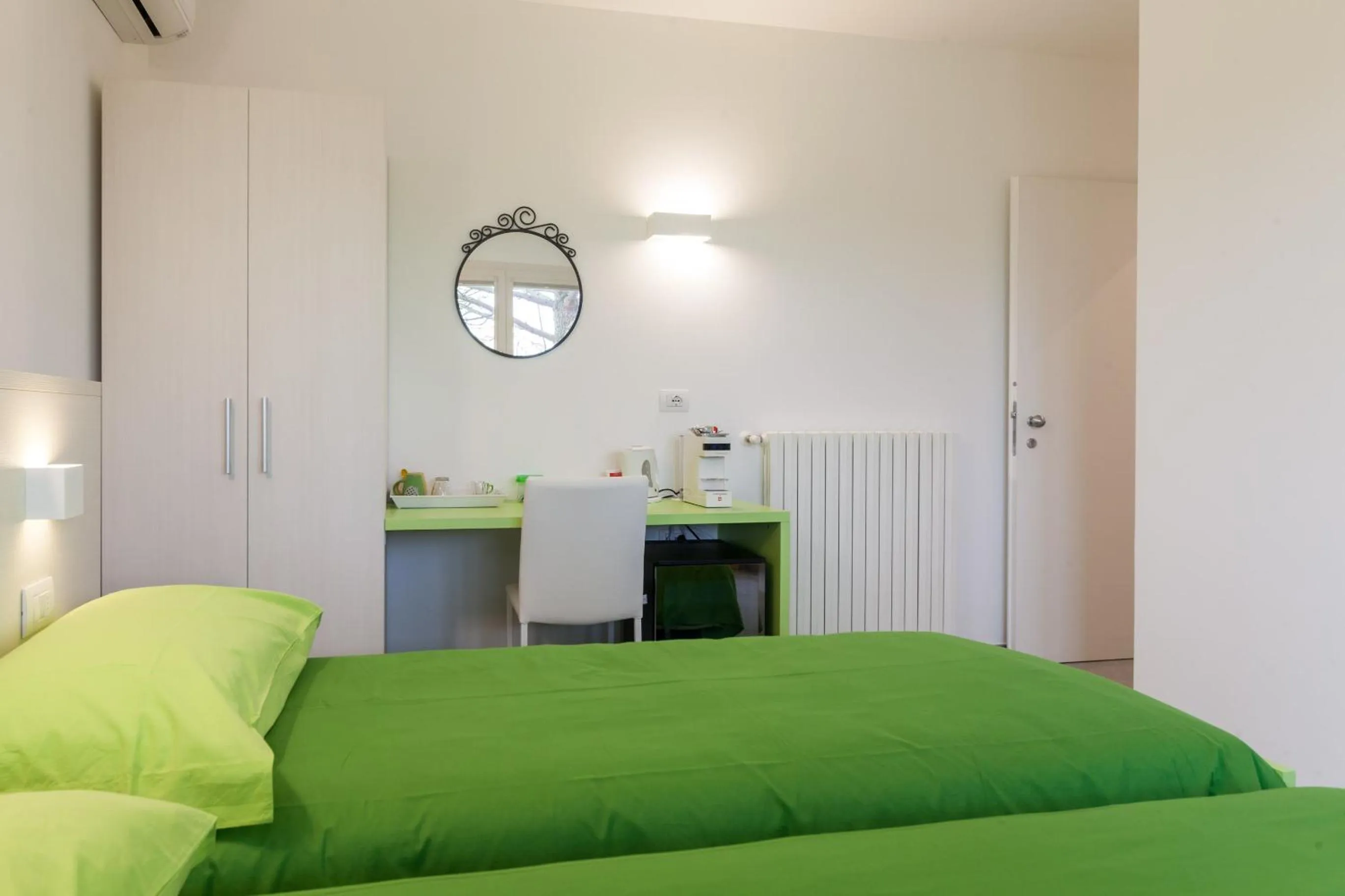 Photo of the whole room, Bed in Rose Canine B&B