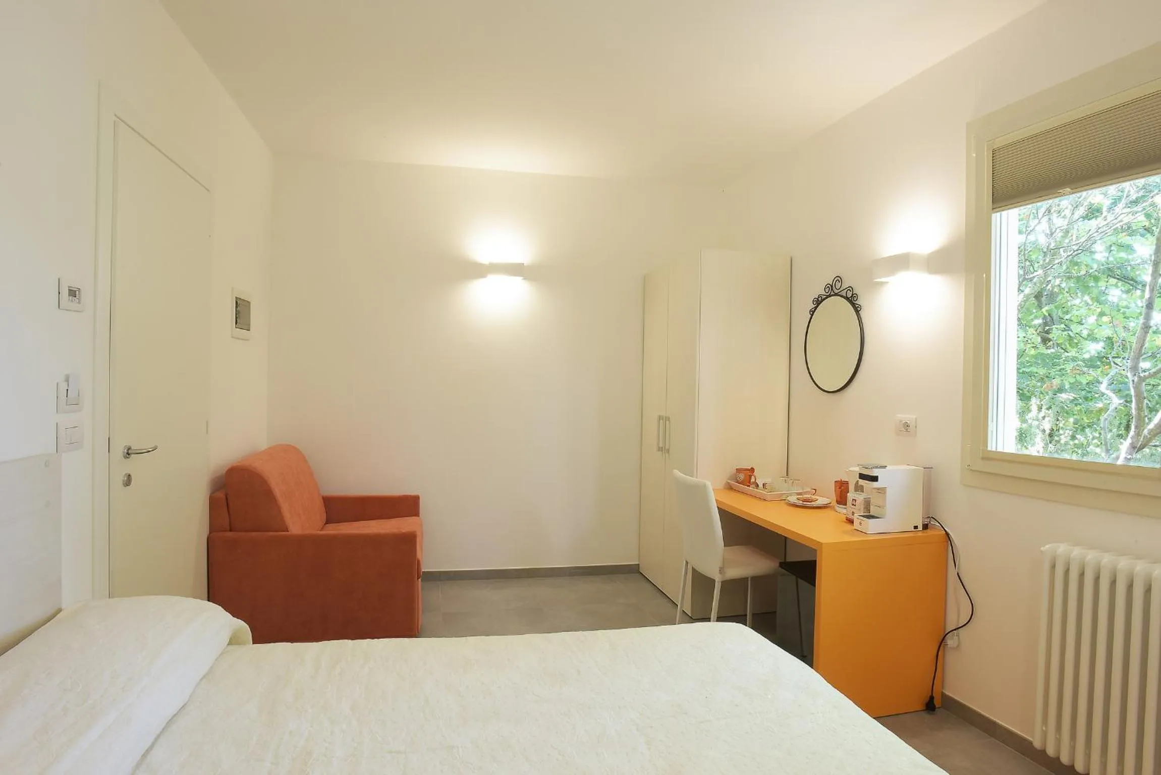 Photo of the whole room, Bed in Rose Canine B&B