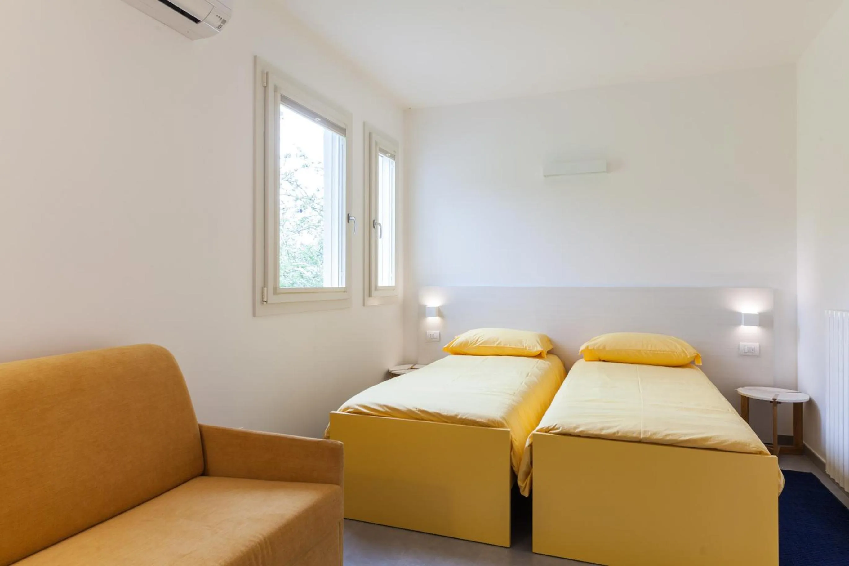 Photo of the whole room, Bed in Rose Canine B&B