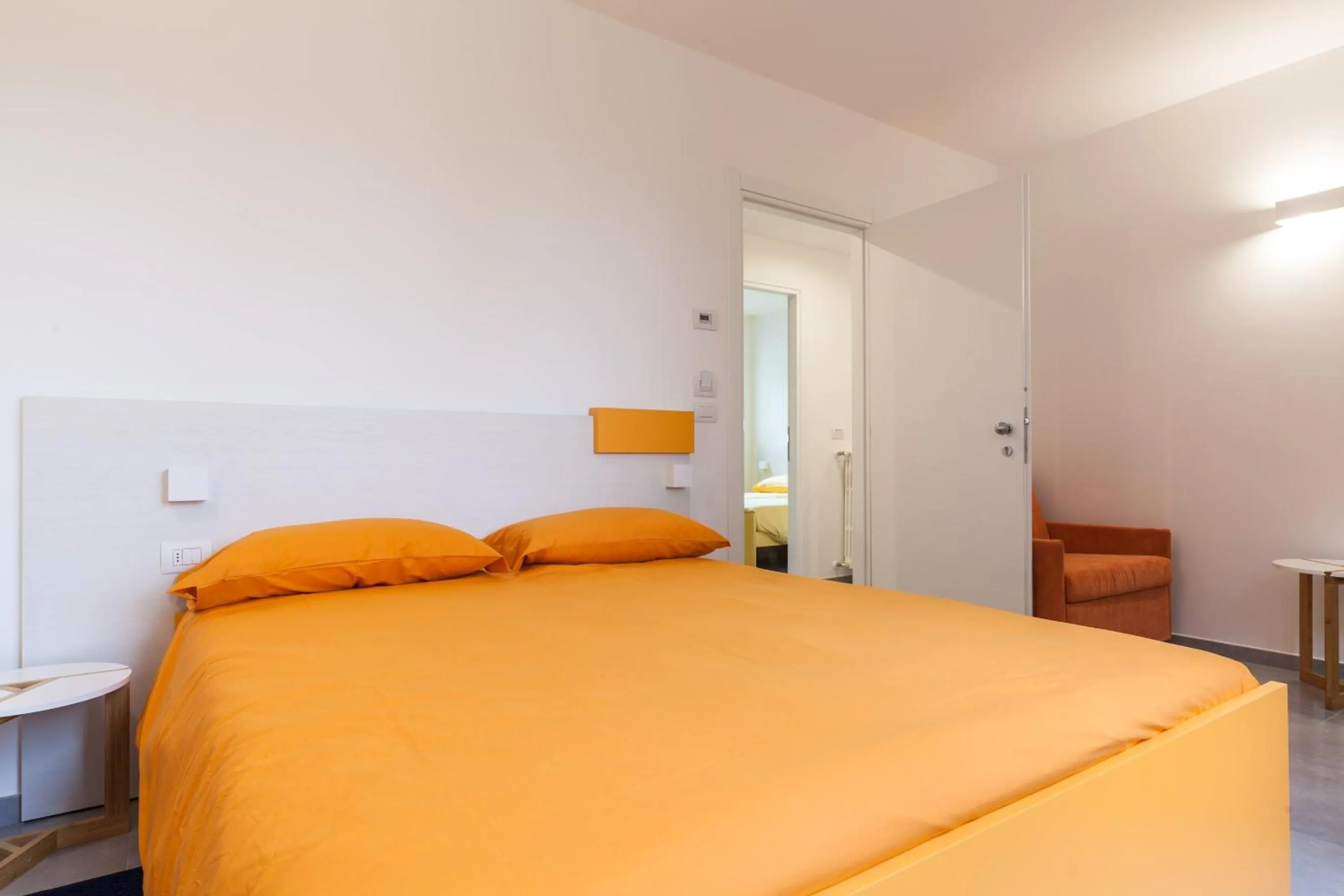 Photo of the whole room, Bed in Rose Canine B&B