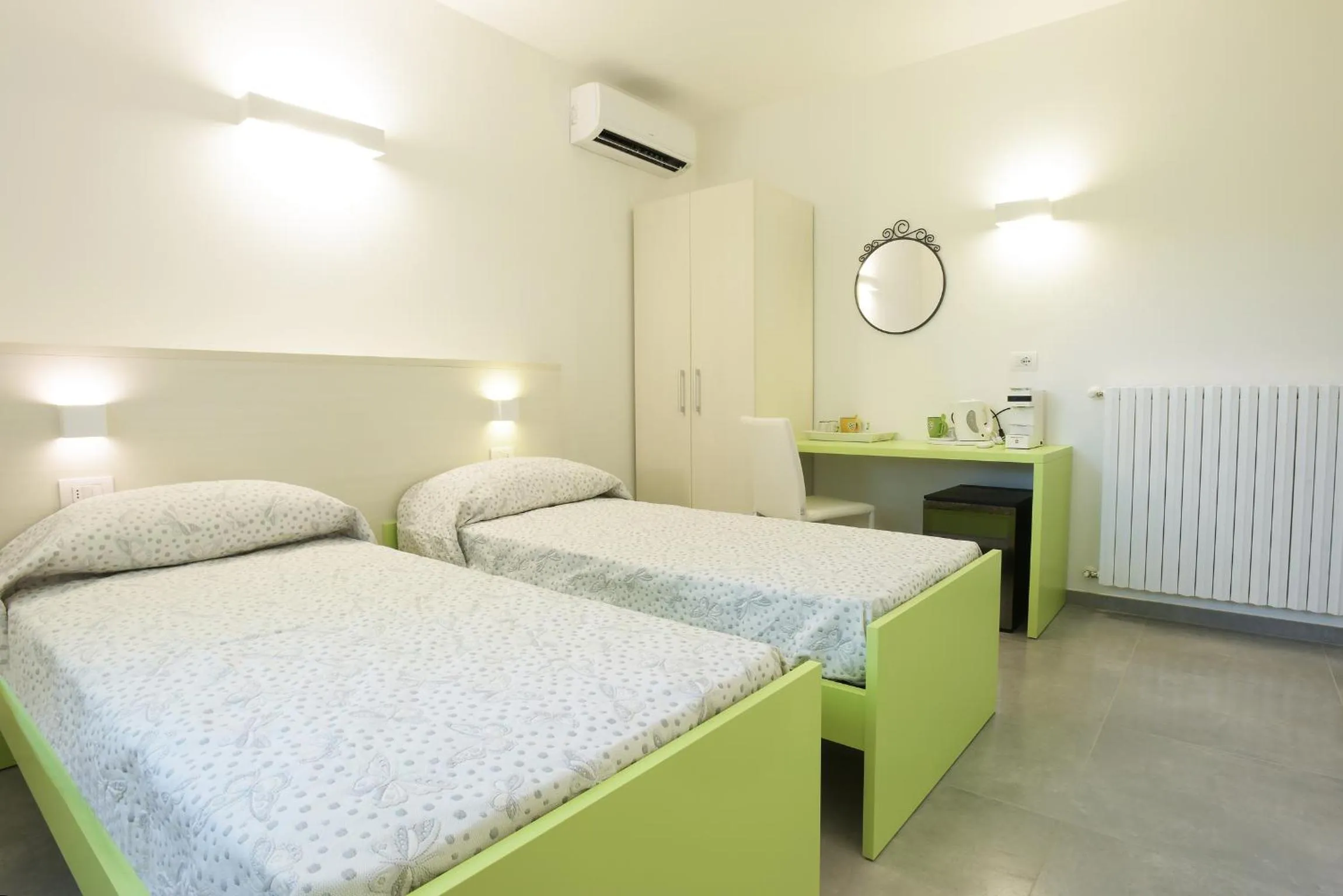 Photo of the whole room, Bed in Rose Canine B&B