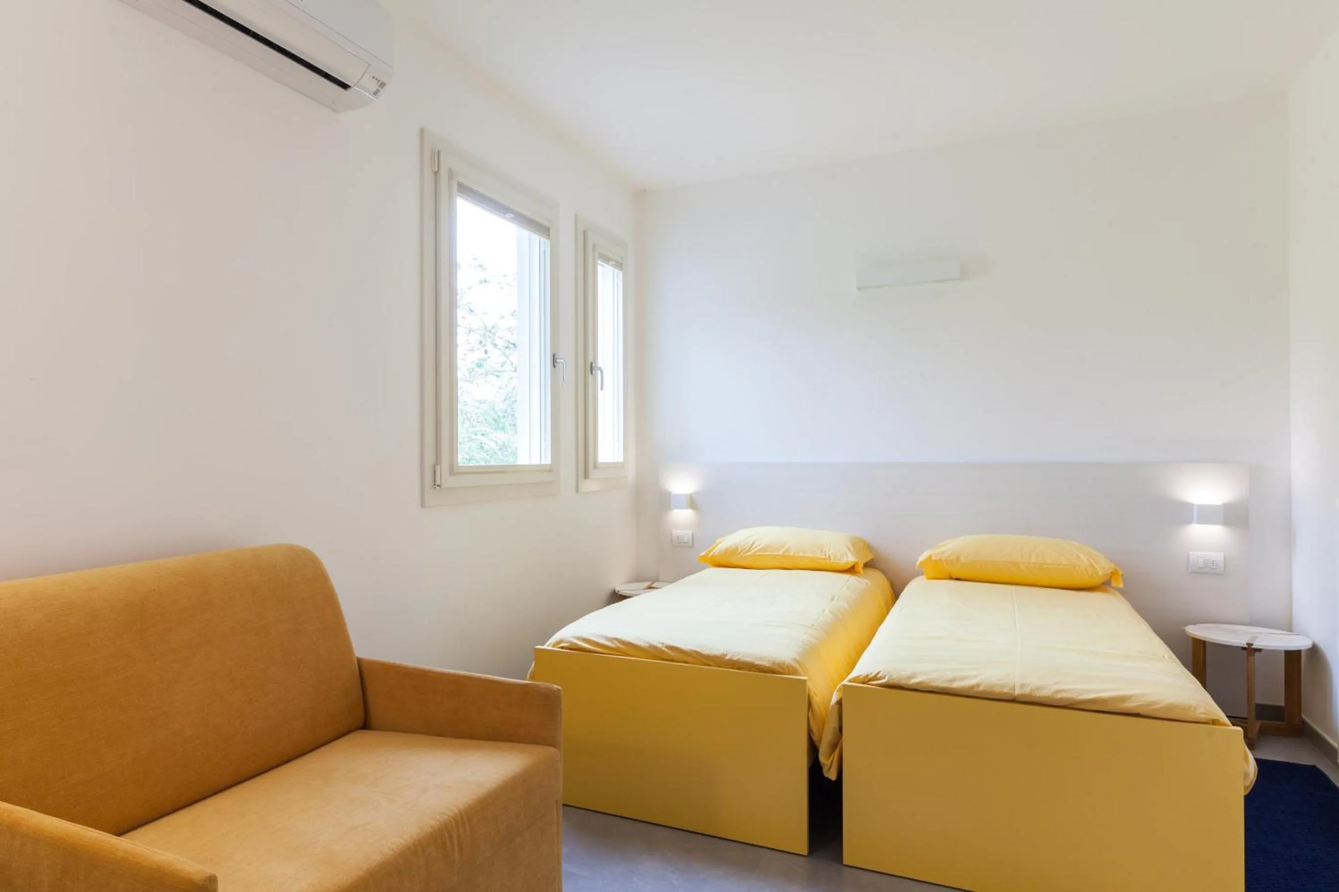 Photo of the whole room, Bed in Rose Canine B&B