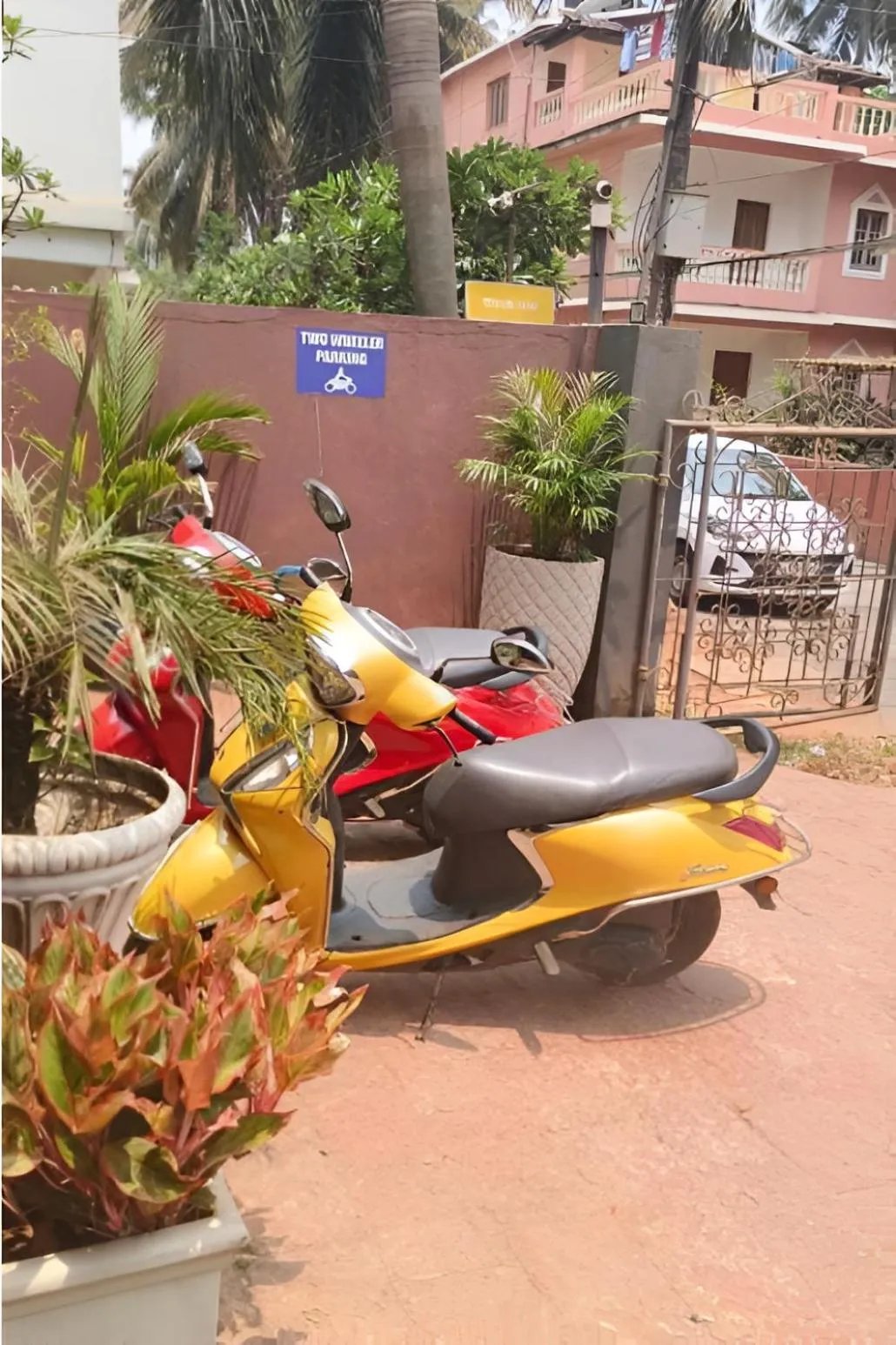 Parking in Treebo Premium Dona Eliza, 700 Meters From Calangute Beach