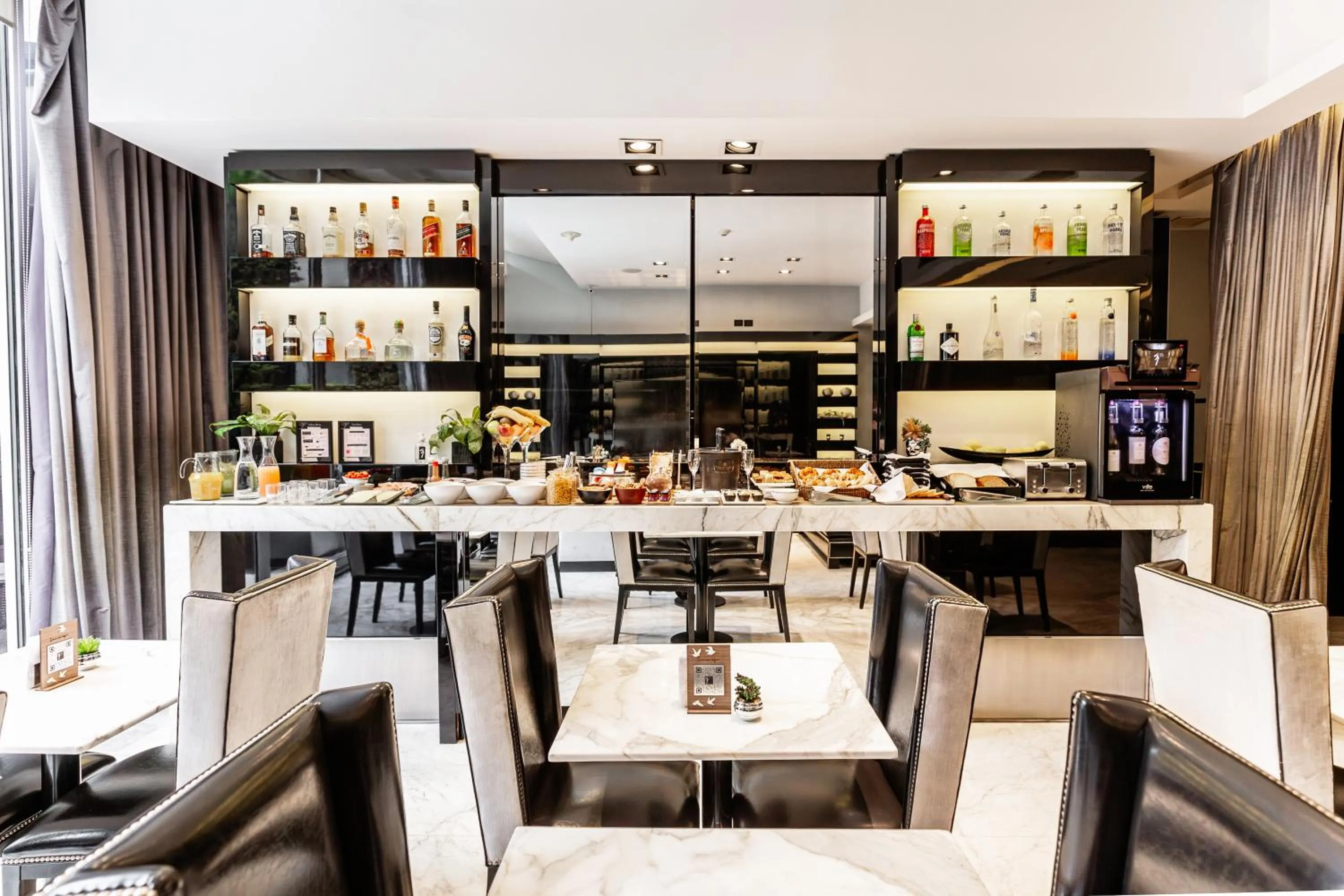 Restaurant/places to eat in 1828 Smart Hotel Boutique