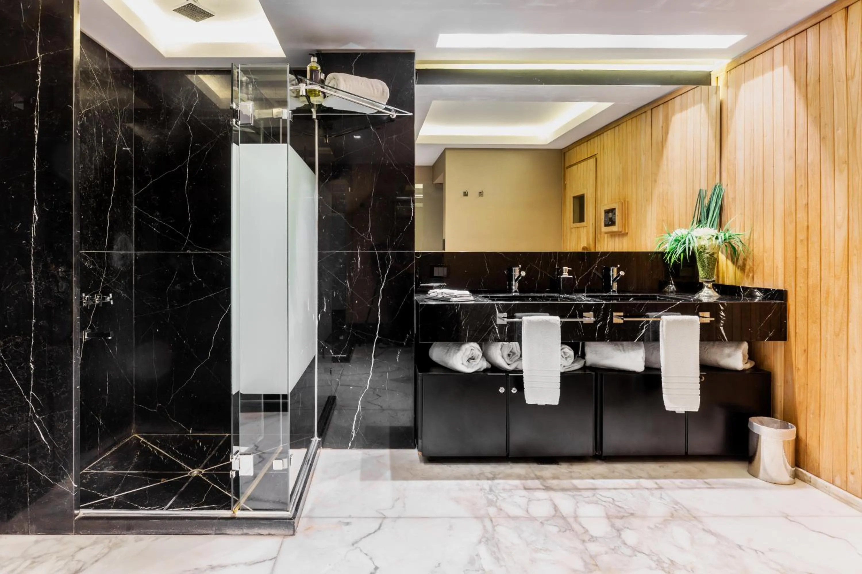 Shower in 1828 Smart Hotel Boutique