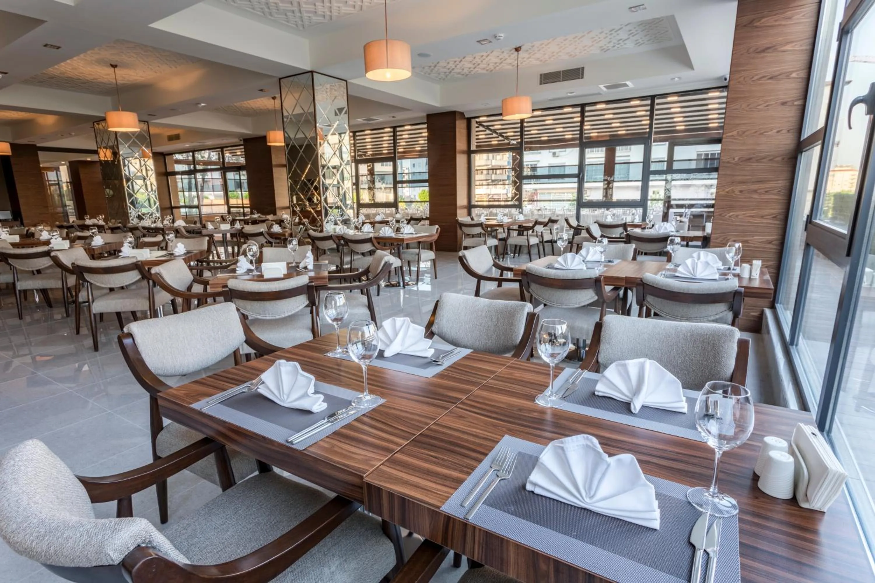 Restaurant/places to eat in Shimall Deluxe