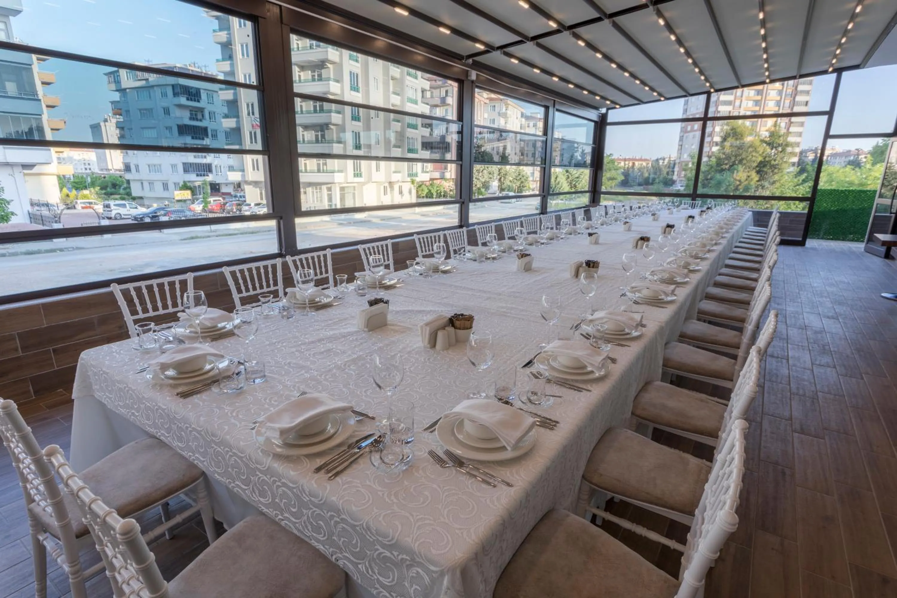 Restaurant/places to eat in Shimall Deluxe