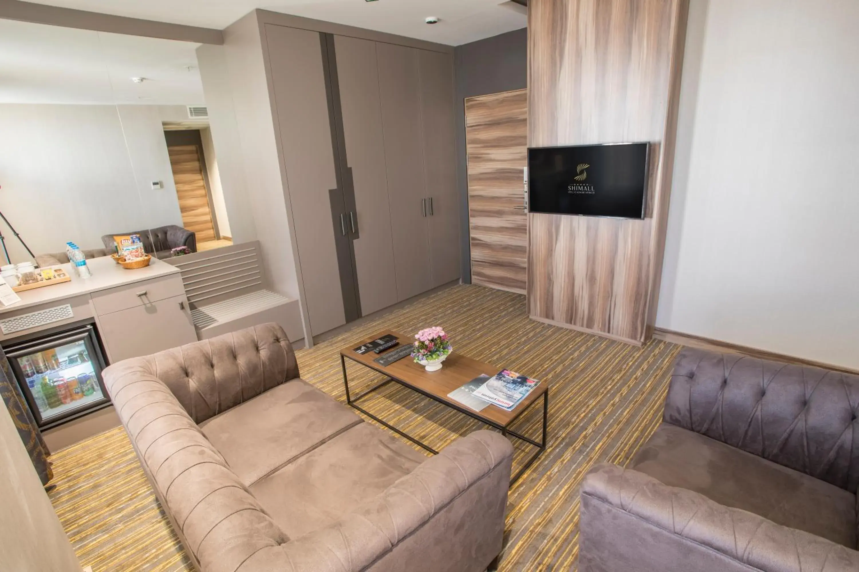 Deluxe Queen Room - single occupancy in Shimall Deluxe Deluxe Queen Room - single occupancy in Shimall Deluxe