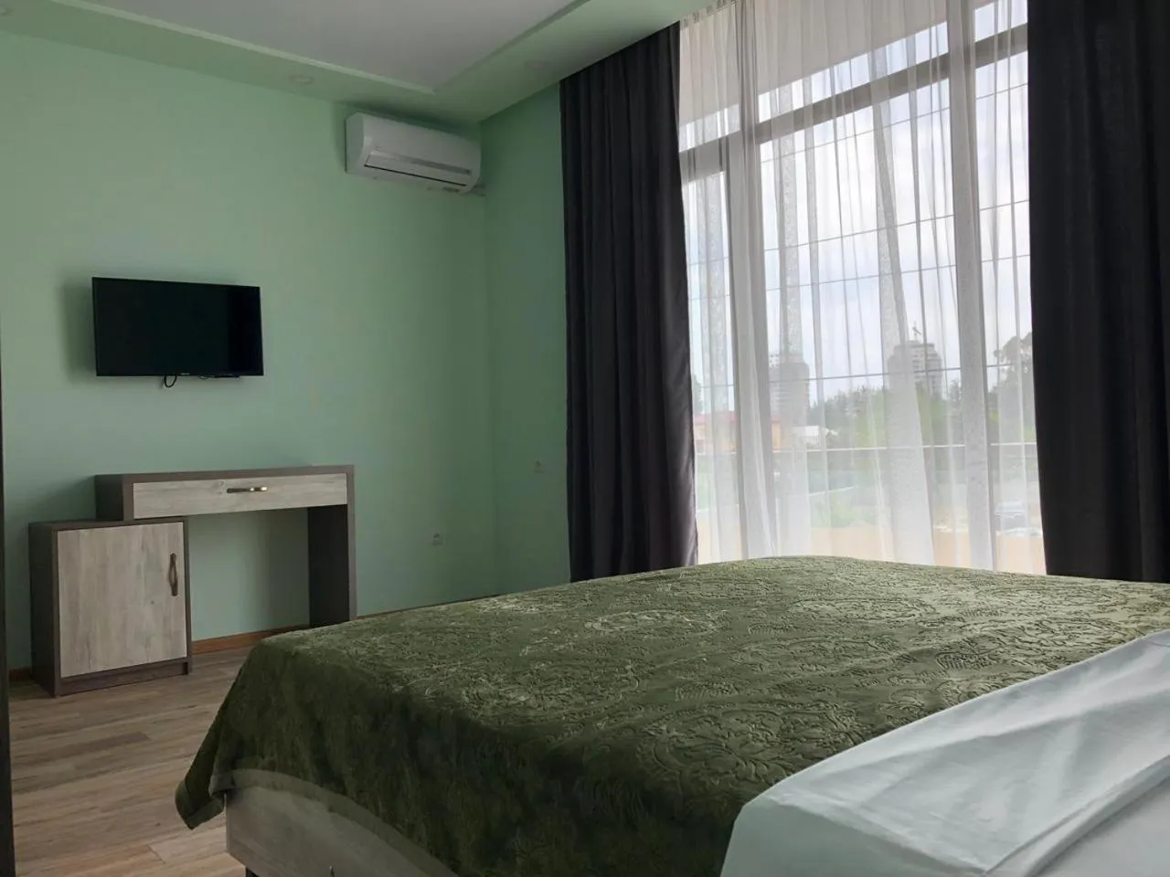 TV and multimedia, Bed in Hotel Royal Georgia