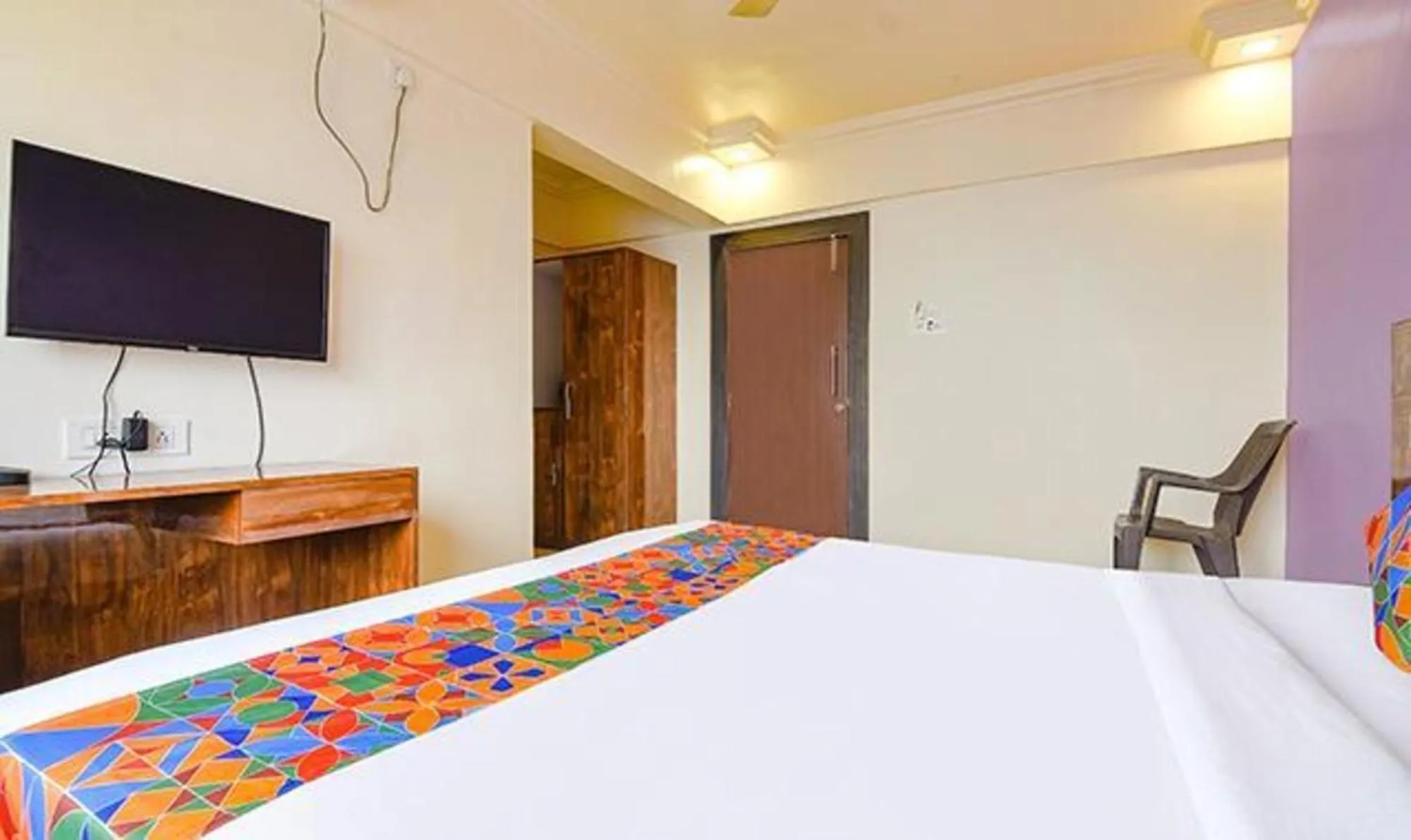 Bed in Via Kohinoor Residency