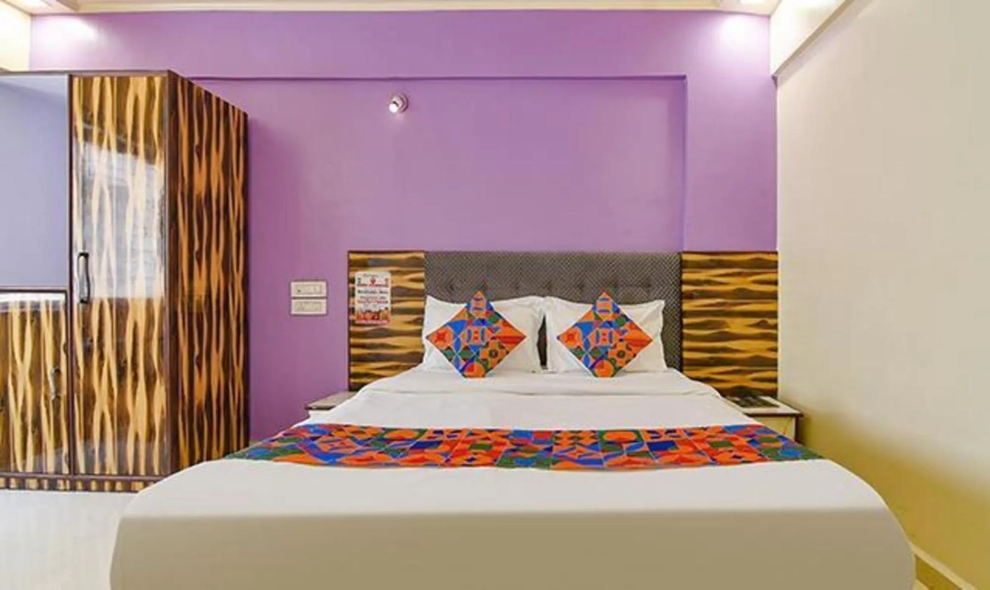 Bed in Via Kohinoor Residency