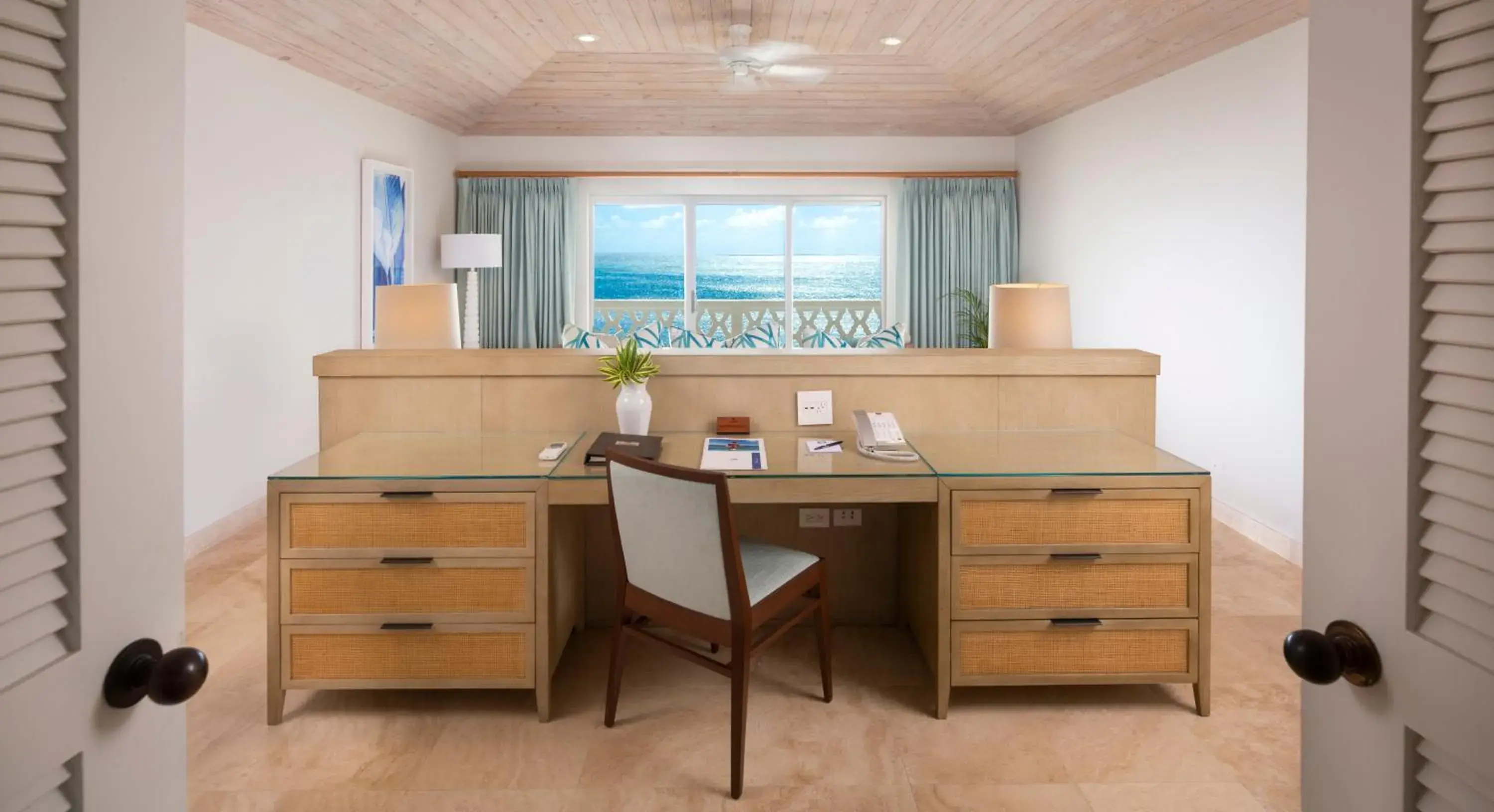 Bed in Curtain Bluff - All Inclusive Bed in Curtain Bluff - All Inclusive