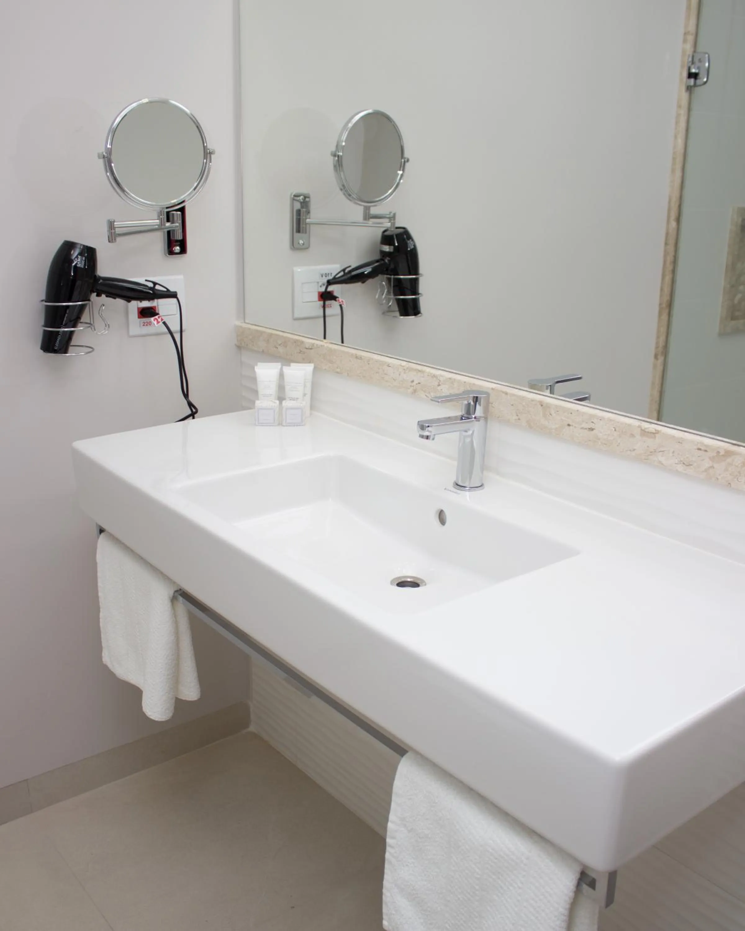 Bathroom in VIE HOTEL