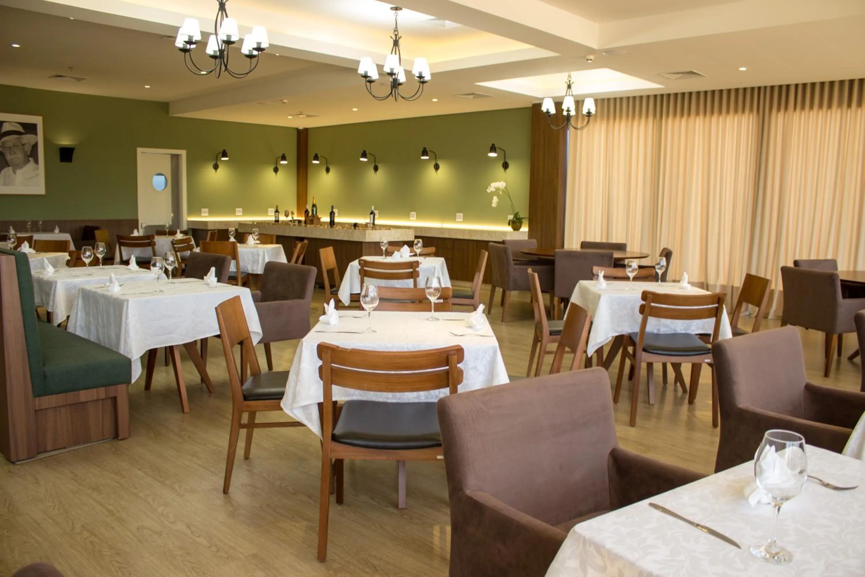 Restaurant/places to eat in VIE HOTEL