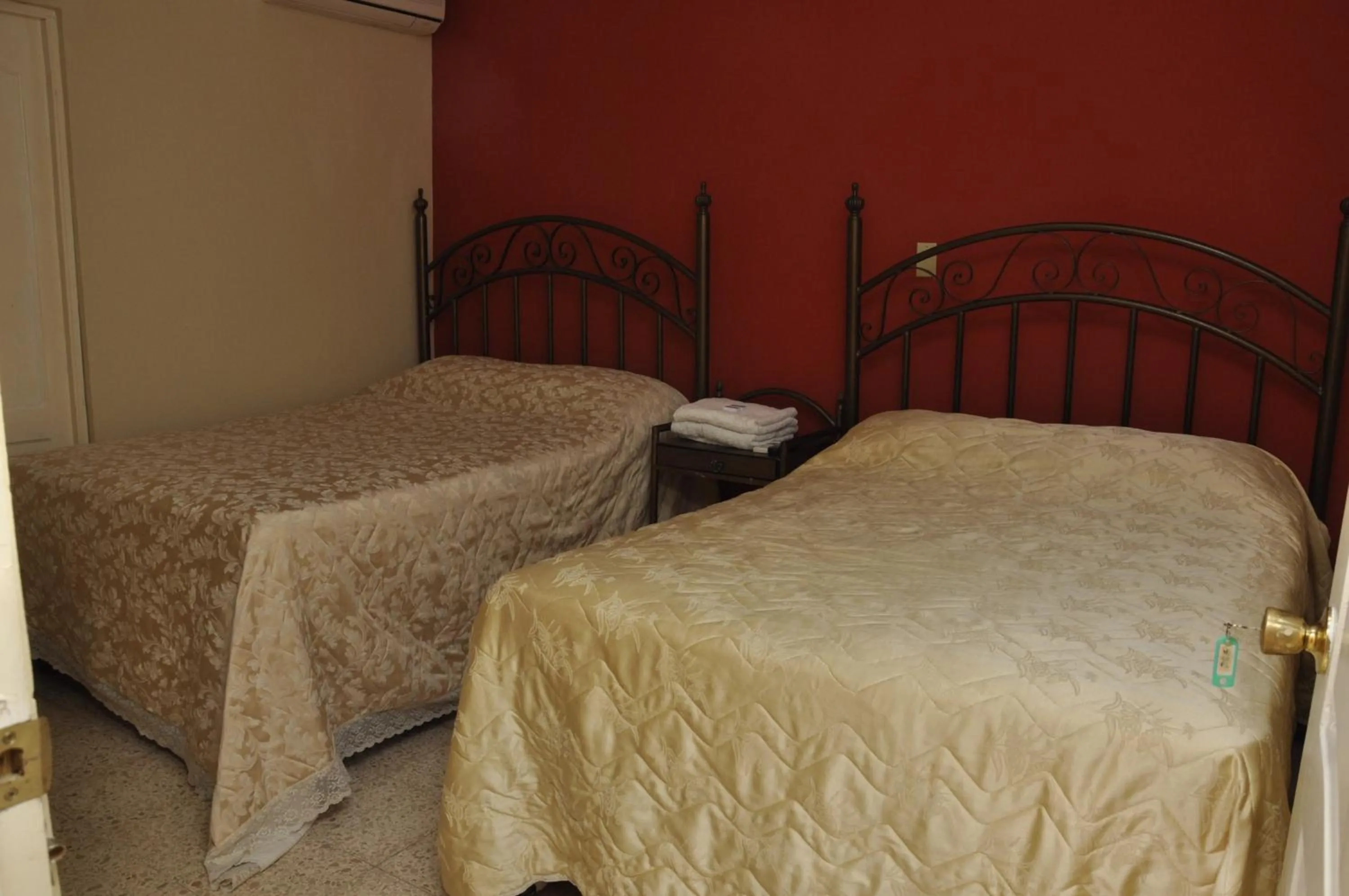 Bed in Hotel Monumental