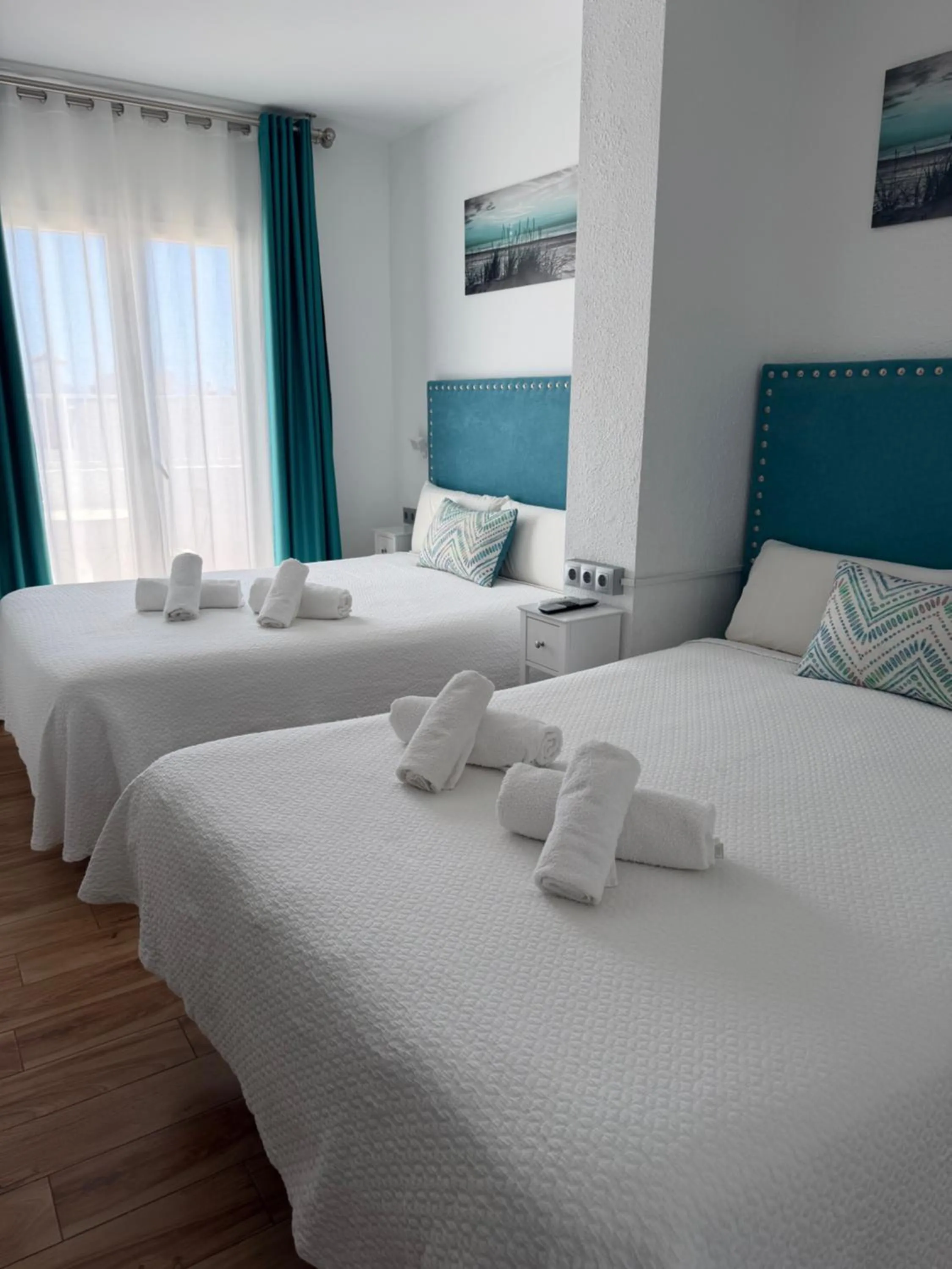 Quadruple Room in Hostal Nerjasol