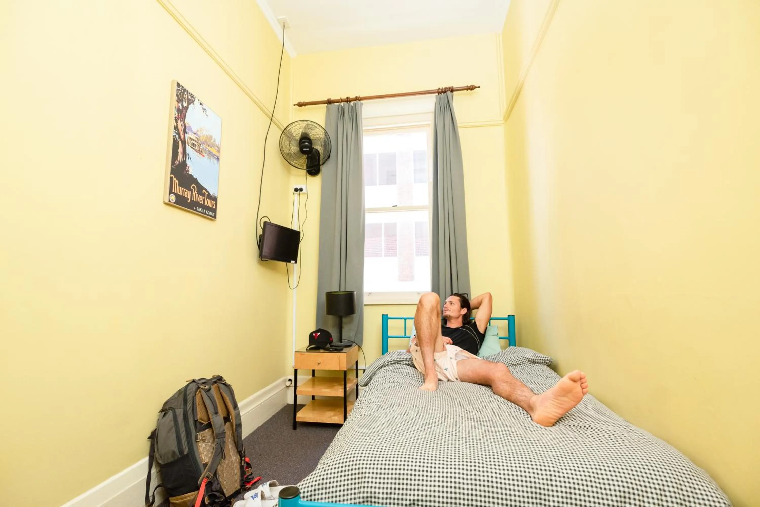 Photo of the whole room, Bed in YHA Newcastle Beach