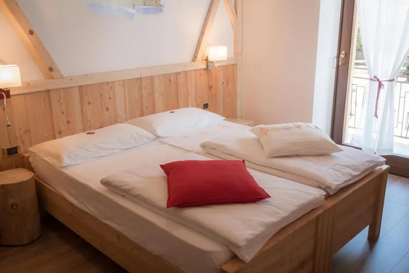 Bedroom, Bed in Garni Le Prealpi