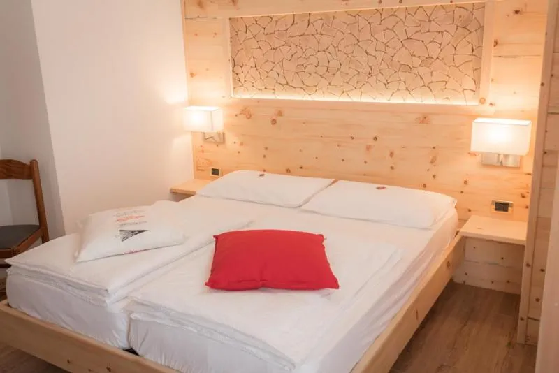 Bedroom, Bed in Garni Le Prealpi