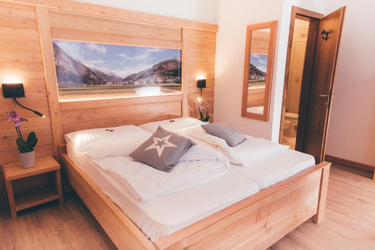 Bedroom, Bed in Garni Le Prealpi