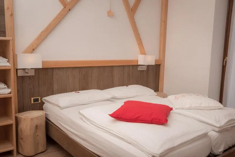 Bedroom, Bed in Garni Le Prealpi