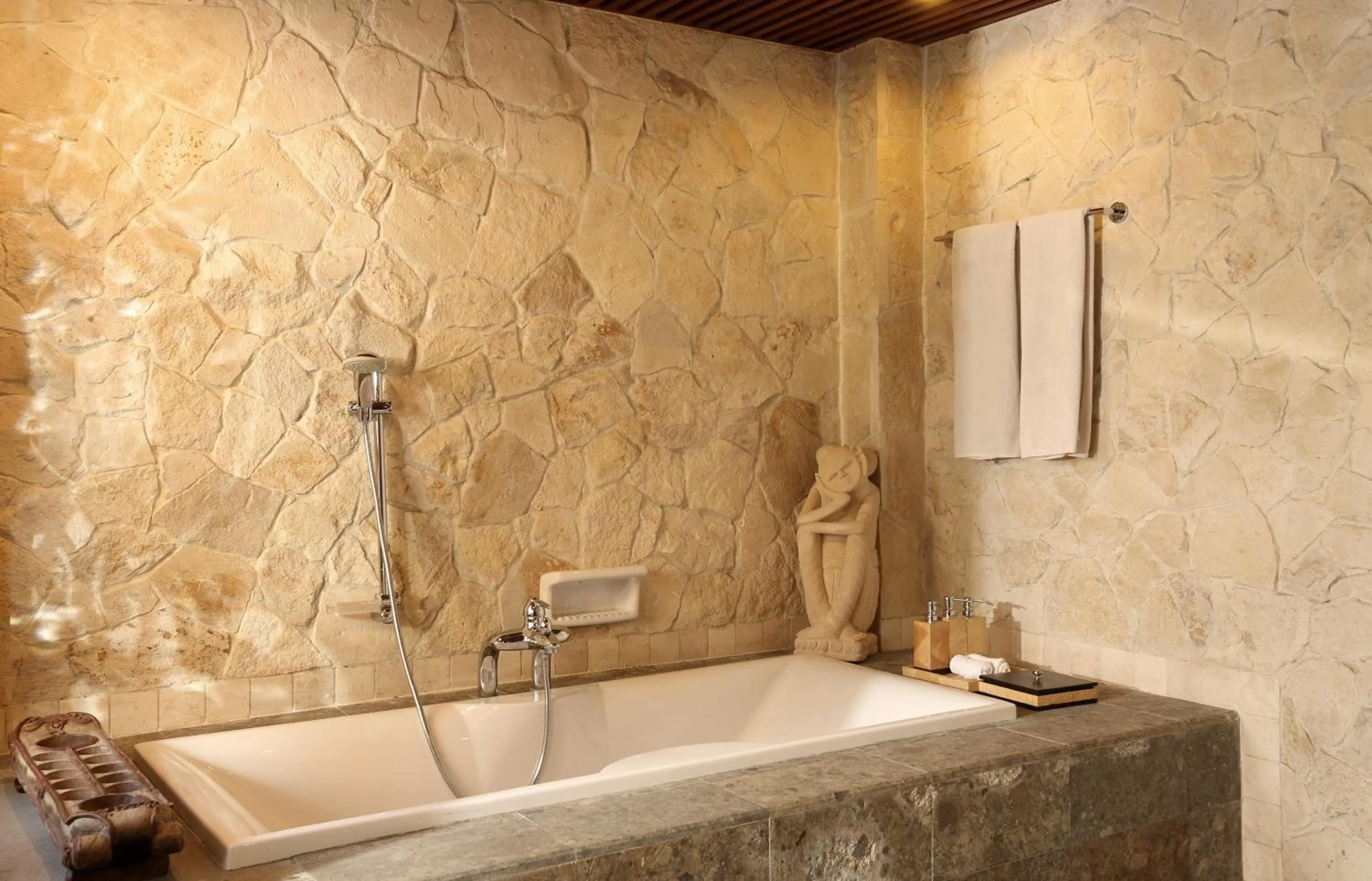 Toilet in Alindra Villas & Spa