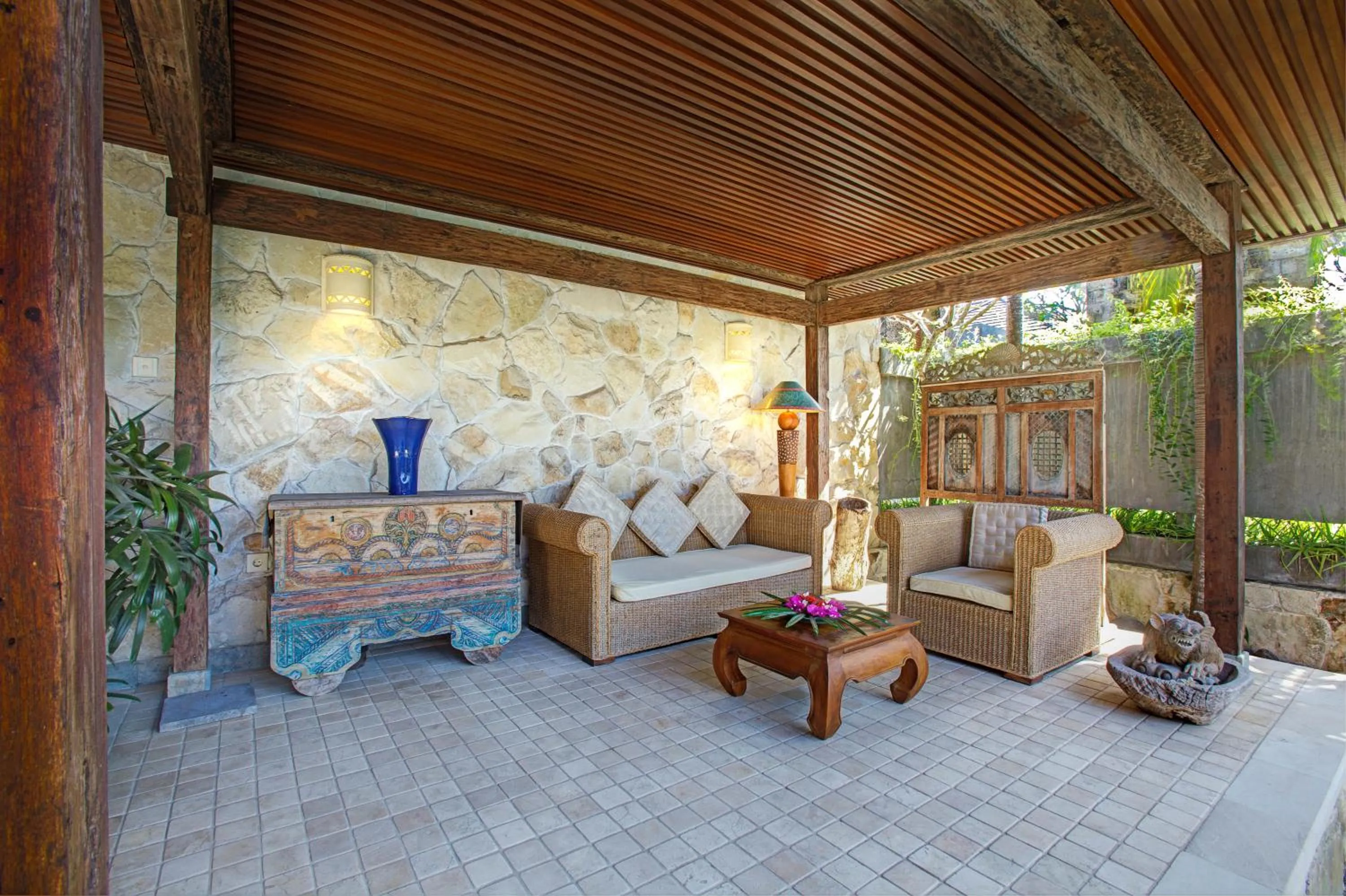 Area and facilities in Alindra Villas & Spa