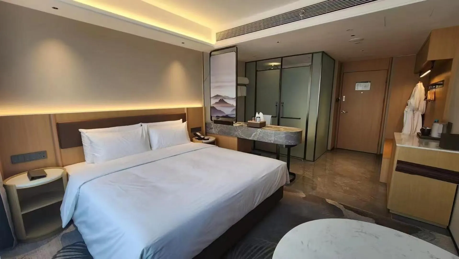 Photo of the whole room, Bed in Yanshan Hotel