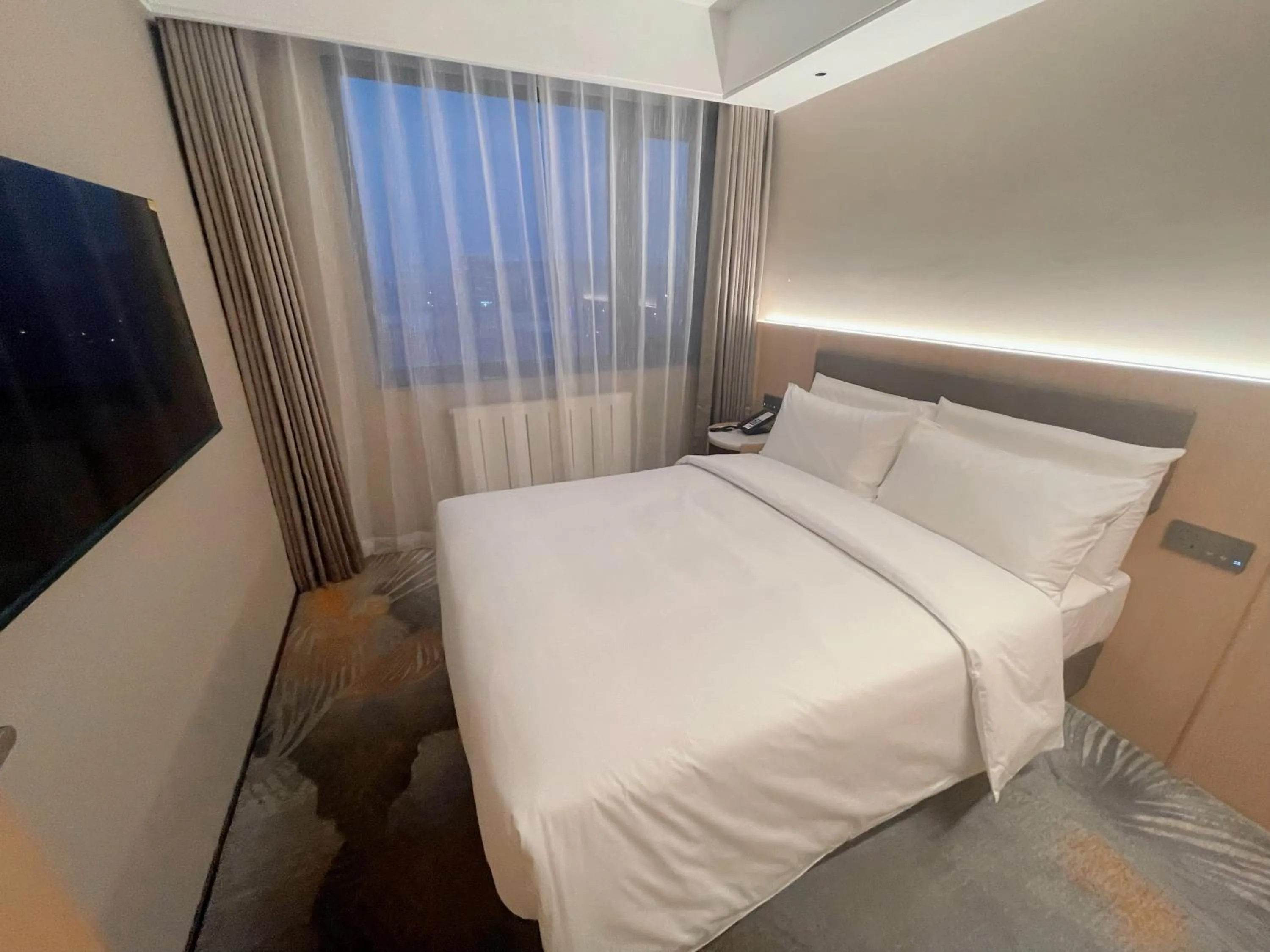 Bedroom, Bed in Yanshan Hotel