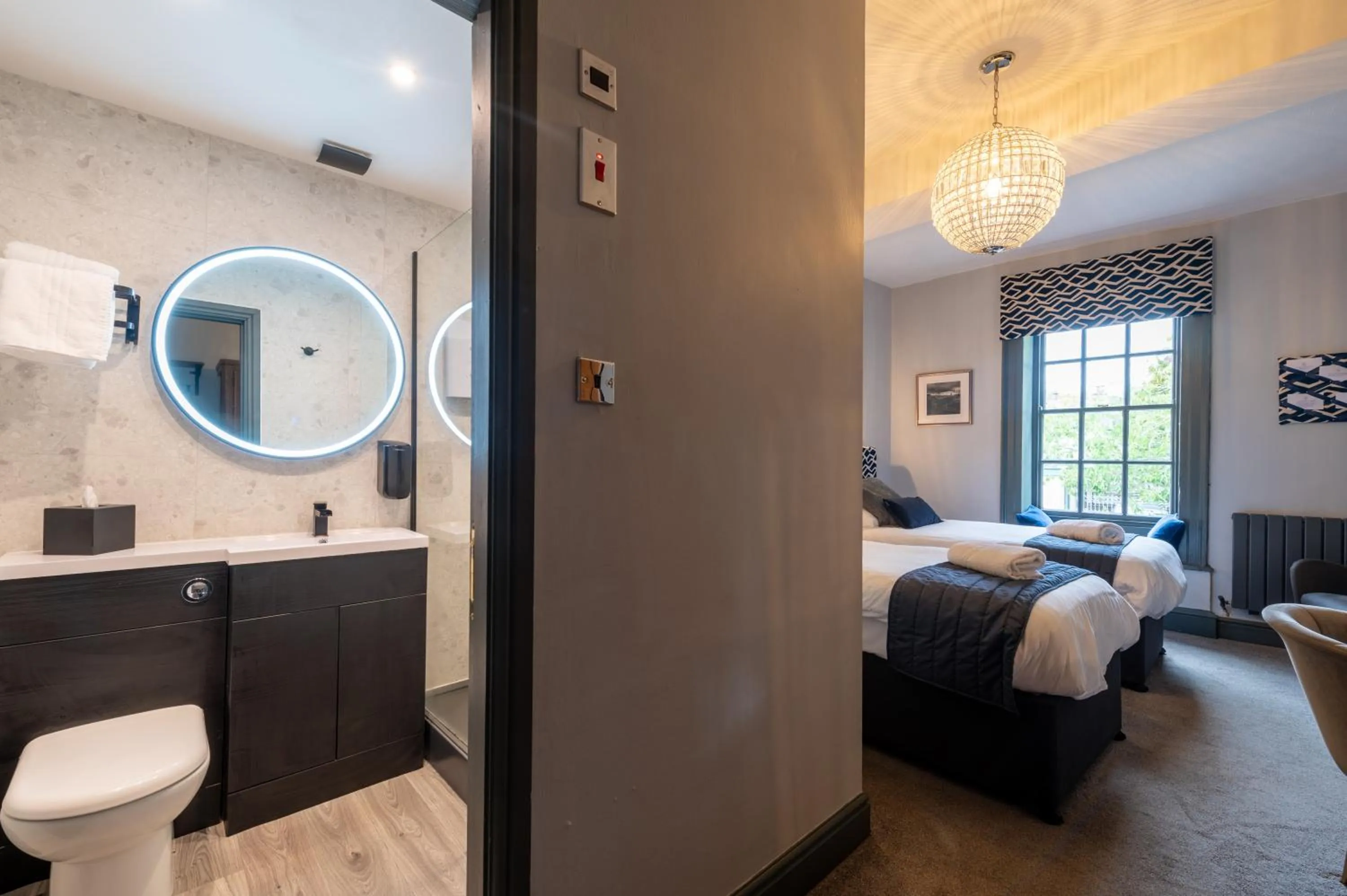 Bed in Crown and Cushion Appleby