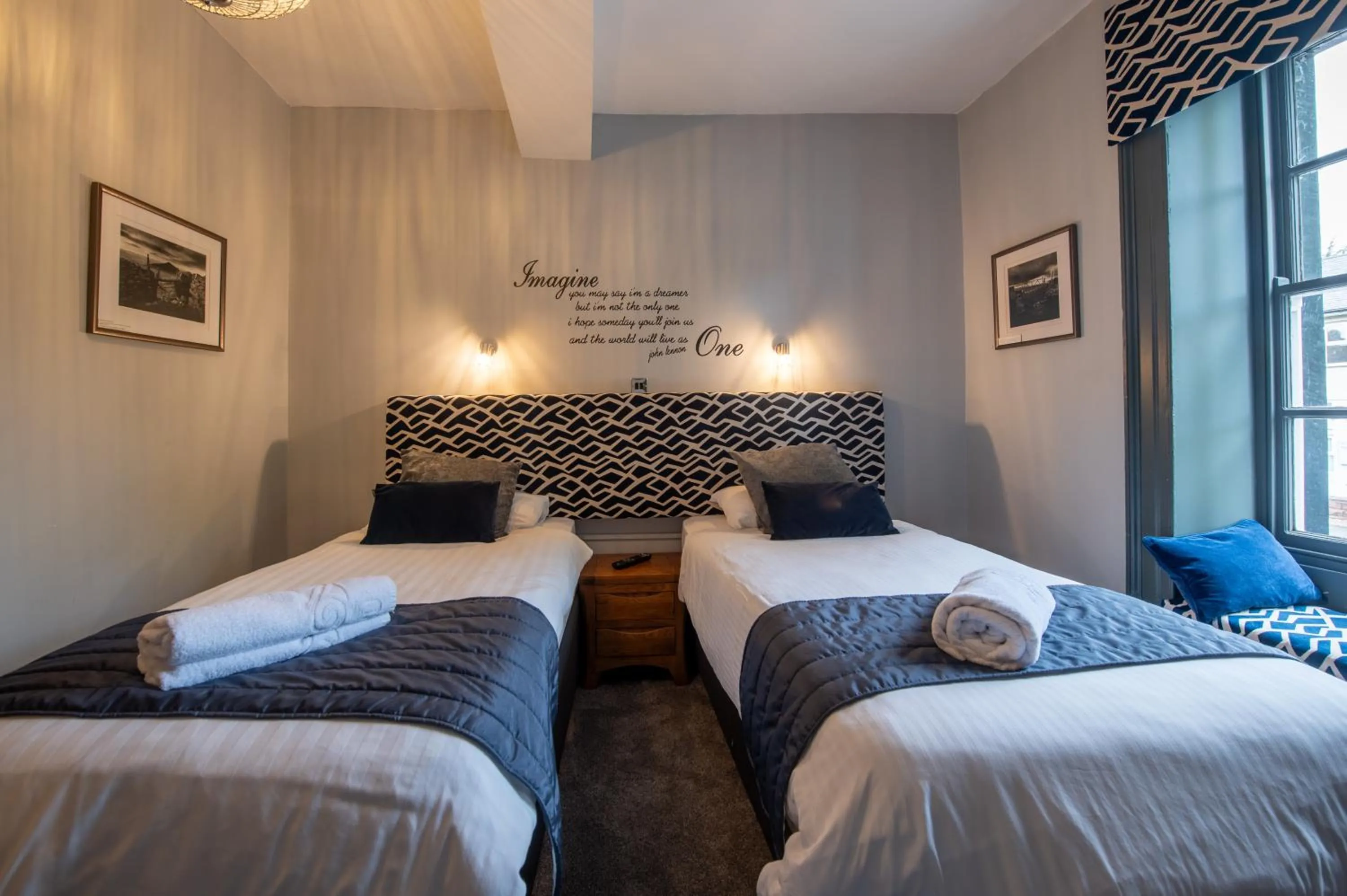 Bed in Crown and Cushion Appleby