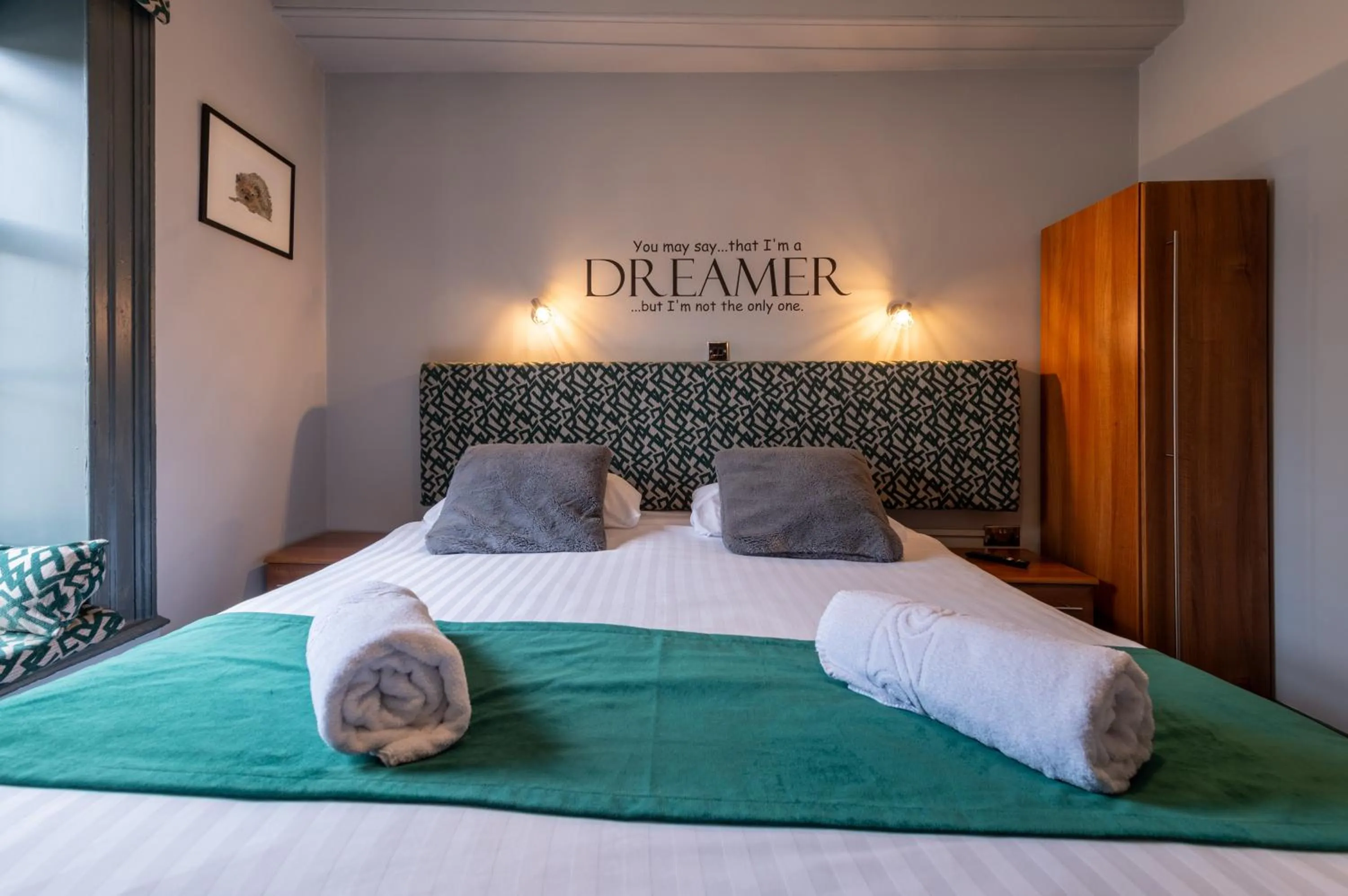 Bed in Crown and Cushion Appleby