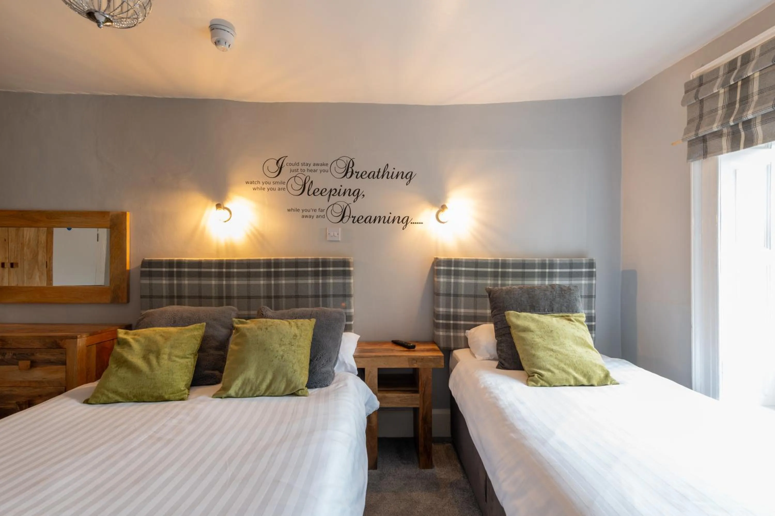 Bed in Crown and Cushion Appleby