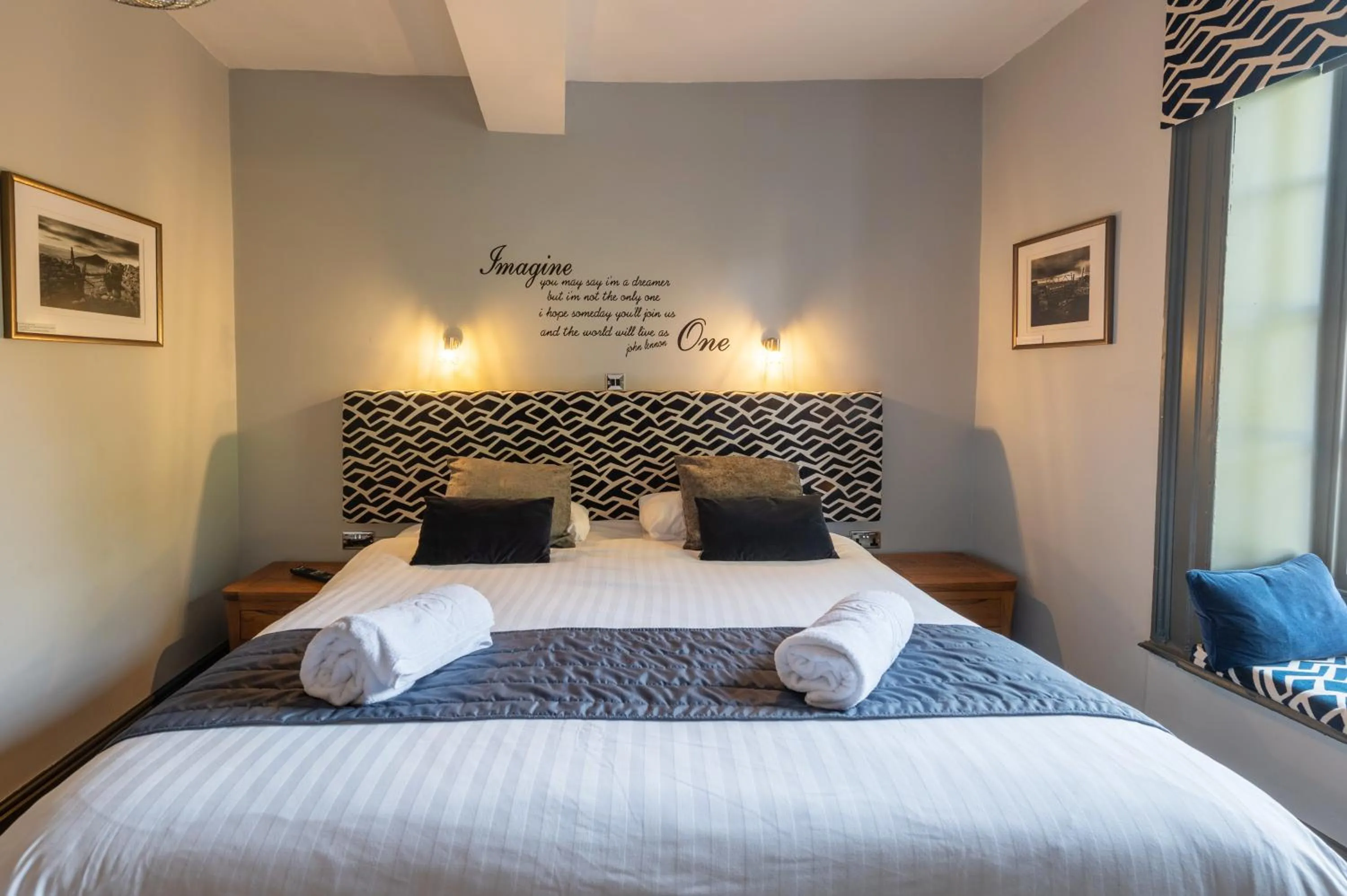 Bed in Crown and Cushion Appleby