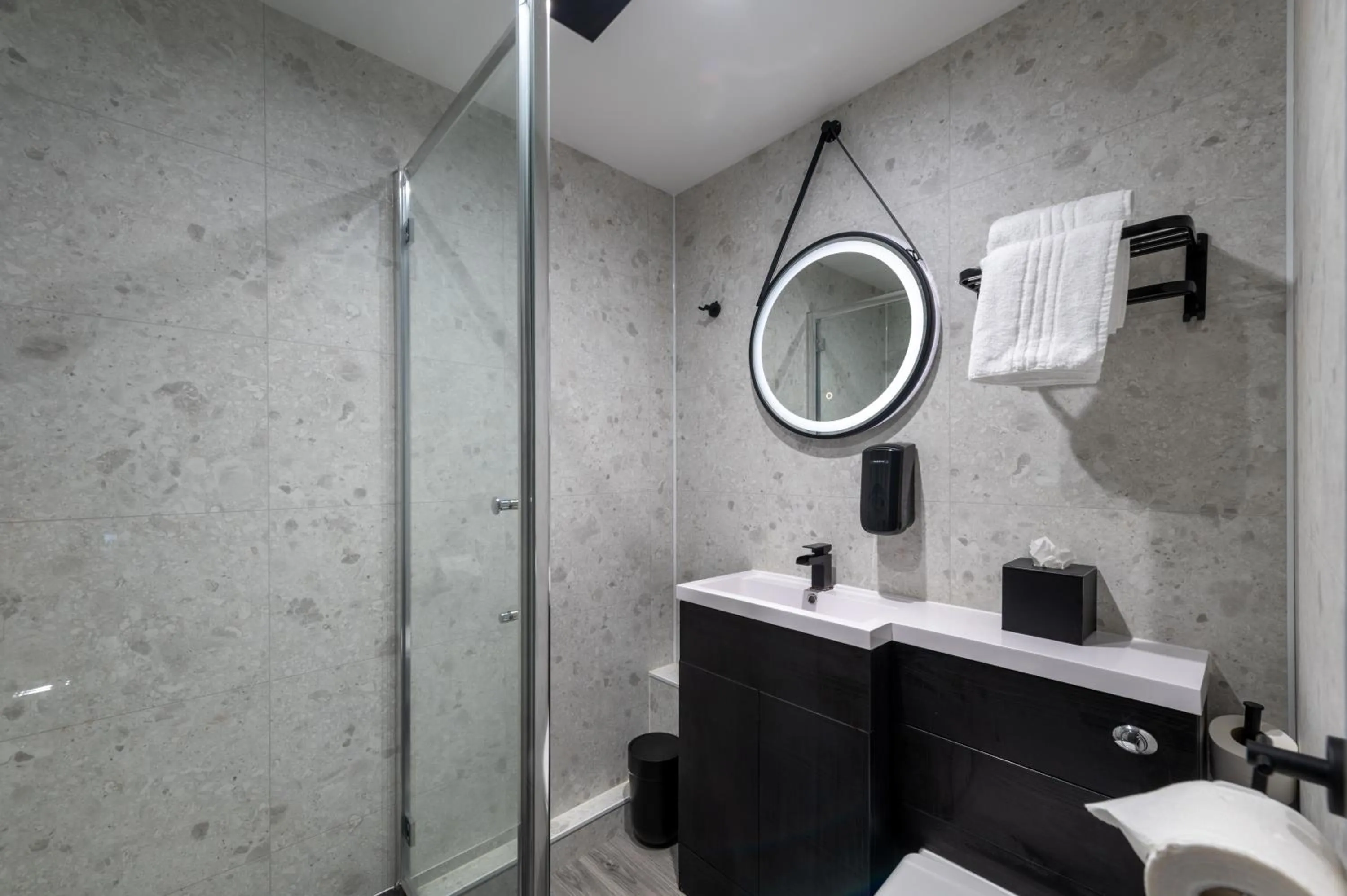 Shower in Crown and Cushion Appleby